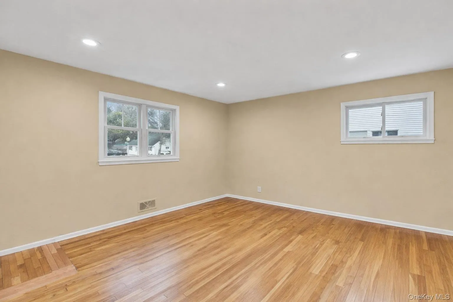 46 Falcon Drive, Smithtown, NY, 4 Bedrooms Bedrooms, 9 Rooms Rooms,2 BathroomsBathrooms,Residential,For Rent,Falcon,0,KEY1017954 46 Falcon Drive, Smithtown, NY, 4 Bedrooms Bedrooms, 9 Rooms Rooms,2 BathroomsBathrooms,Residential,For Rent,Falcon,0,KEY1017954