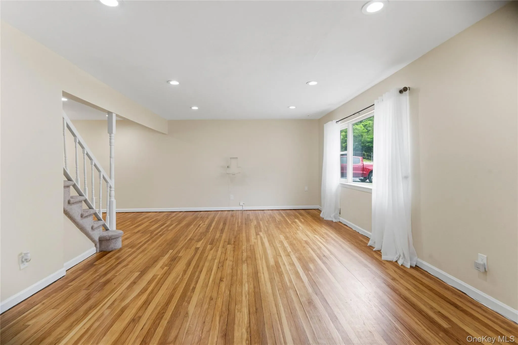 46 Falcon Drive, Smithtown, NY, 4 Bedrooms Bedrooms, 9 Rooms Rooms,2 BathroomsBathrooms,Residential,For Rent,Falcon,0,1017954 46 Falcon Drive, Smithtown, NY, 4 Bedrooms Bedrooms, 9 Rooms Rooms,2 BathroomsBathrooms,Residential,For Rent,Falcon,0,1017954