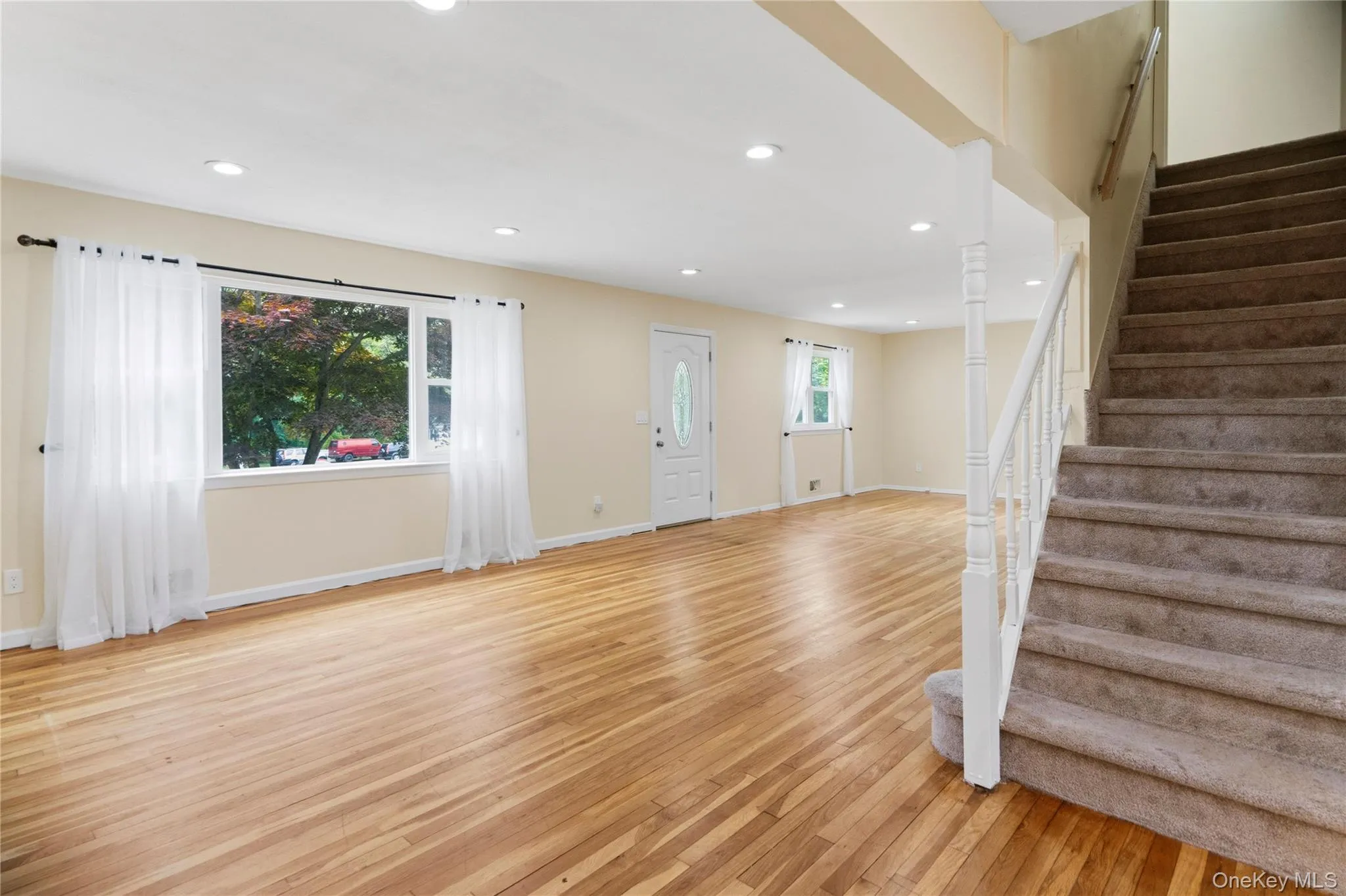 46 Falcon Drive, Smithtown, NY, 4 Bedrooms Bedrooms, 9 Rooms Rooms,2 BathroomsBathrooms,Residential,For Rent,Falcon,0,1017954 46 Falcon Drive, Smithtown, NY, 4 Bedrooms Bedrooms, 9 Rooms Rooms,2 BathroomsBathrooms,Residential,For Rent,Falcon,0,1017954