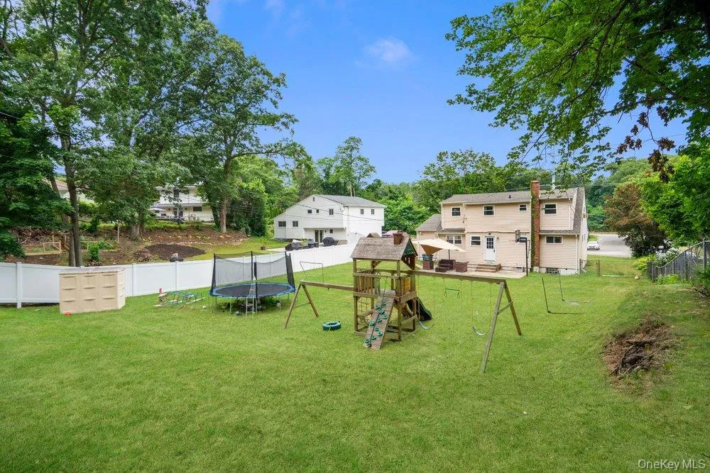 46 Falcon Drive, Smithtown, NY, 4 Bedrooms Bedrooms, 9 Rooms Rooms,2 BathroomsBathrooms,Residential,For Rent,Falcon,0,1017954 46 Falcon Drive, Smithtown, NY, 4 Bedrooms Bedrooms, 9 Rooms Rooms,2 BathroomsBathrooms,Residential,For Rent,Falcon,0,1017954
