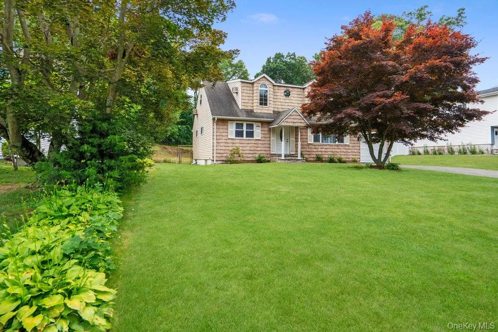 46 Falcon Drive, Smithtown, NY, 4 Bedrooms Bedrooms, 9 Rooms Rooms,2 BathroomsBathrooms,Residential,For Rent,Falcon,0,1017954 46 Falcon Drive, Smithtown, NY, 4 Bedrooms Bedrooms, 9 Rooms Rooms,2 BathroomsBathrooms,Residential,For Rent,Falcon,0,1017954
