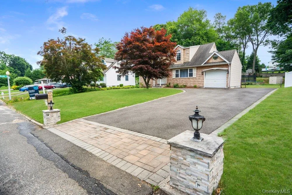 46 Falcon Drive, Smithtown, NY, 4 Bedrooms Bedrooms, 9 Rooms Rooms,2 BathroomsBathrooms,Residential,For Rent,Falcon,0,1017954 46 Falcon Drive, Smithtown, NY, 4 Bedrooms Bedrooms, 9 Rooms Rooms,2 BathroomsBathrooms,Residential,For Rent,Falcon,0,1017954