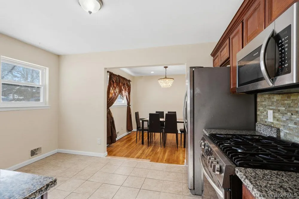 46 Falcon Drive, Smithtown, NY, 4 Bedrooms Bedrooms, 9 Rooms Rooms,2 BathroomsBathrooms,Residential,For Rent,Falcon,0,KEY1017954 46 Falcon Drive, Smithtown, NY, 4 Bedrooms Bedrooms, 9 Rooms Rooms,2 BathroomsBathrooms,Residential,For Rent,Falcon,0,KEY1017954