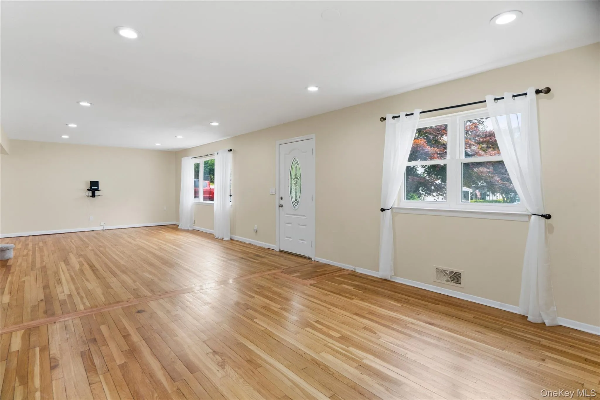 46 Falcon Drive, Smithtown, NY, 4 Bedrooms Bedrooms, 9 Rooms Rooms,2 BathroomsBathrooms,Residential,For Rent,Falcon,0,1017954 46 Falcon Drive, Smithtown, NY, 4 Bedrooms Bedrooms, 9 Rooms Rooms,2 BathroomsBathrooms,Residential,For Rent,Falcon,0,1017954