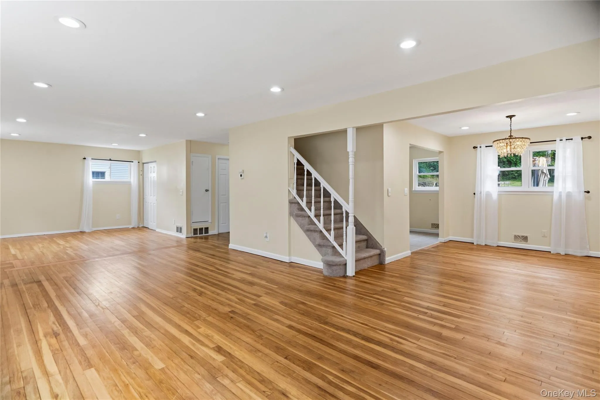 46 Falcon Drive, Smithtown, NY, 4 Bedrooms Bedrooms, 9 Rooms Rooms,2 BathroomsBathrooms,Residential,For Rent,Falcon,0,1017954 46 Falcon Drive, Smithtown, NY, 4 Bedrooms Bedrooms, 9 Rooms Rooms,2 BathroomsBathrooms,Residential,For Rent,Falcon,0,1017954