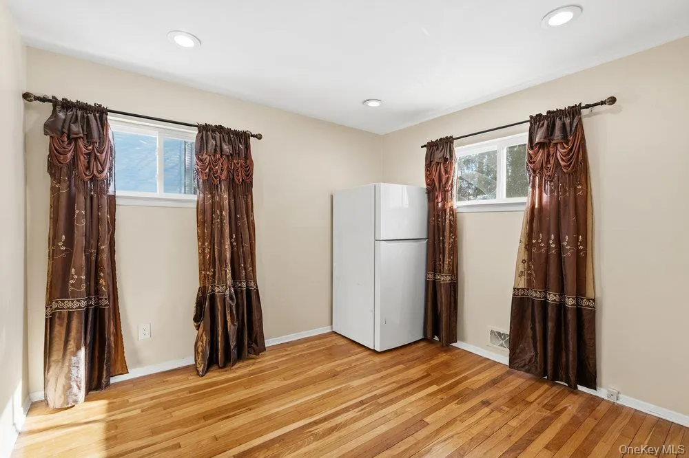 46 Falcon Drive, Smithtown, NY, 4 Bedrooms Bedrooms, 9 Rooms Rooms,2 BathroomsBathrooms,Residential,For Rent,Falcon,0,KEY1017954 46 Falcon Drive, Smithtown, NY, 4 Bedrooms Bedrooms, 9 Rooms Rooms,2 BathroomsBathrooms,Residential,For Rent,Falcon,0,KEY1017954