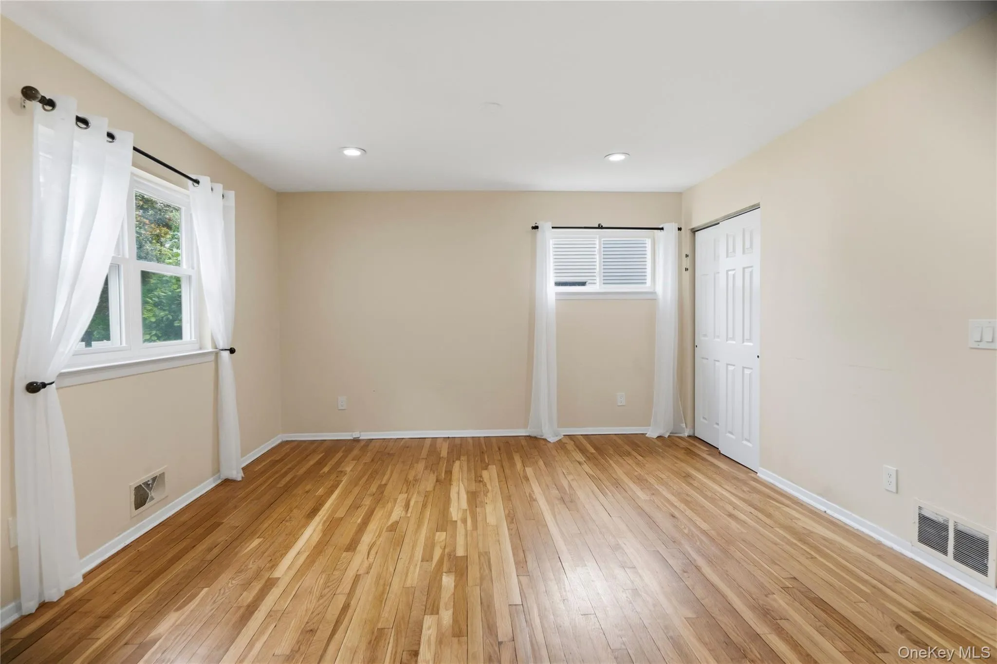 46 Falcon Drive, Smithtown, NY, 4 Bedrooms Bedrooms, 9 Rooms Rooms,2 BathroomsBathrooms,Residential,For Rent,Falcon,0,1017954 46 Falcon Drive, Smithtown, NY, 4 Bedrooms Bedrooms, 9 Rooms Rooms,2 BathroomsBathrooms,Residential,For Rent,Falcon,0,1017954