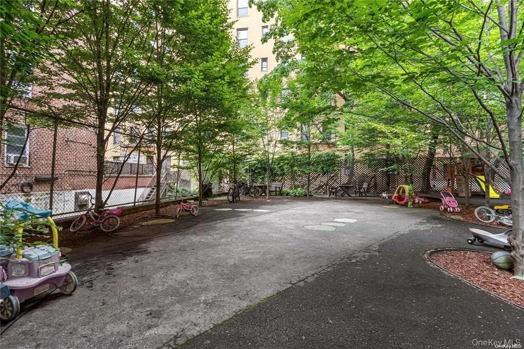 8333 Austin Street, New York, NY, 2 Bedrooms Bedrooms, 6 Rooms Rooms,1 BathroomBathrooms,Residential,For Rent,Austin,0,1017972 8333 Austin Street, New York, NY, 2 Bedrooms Bedrooms, 6 Rooms Rooms,1 BathroomBathrooms,Residential,For Rent,Austin,0,1017972