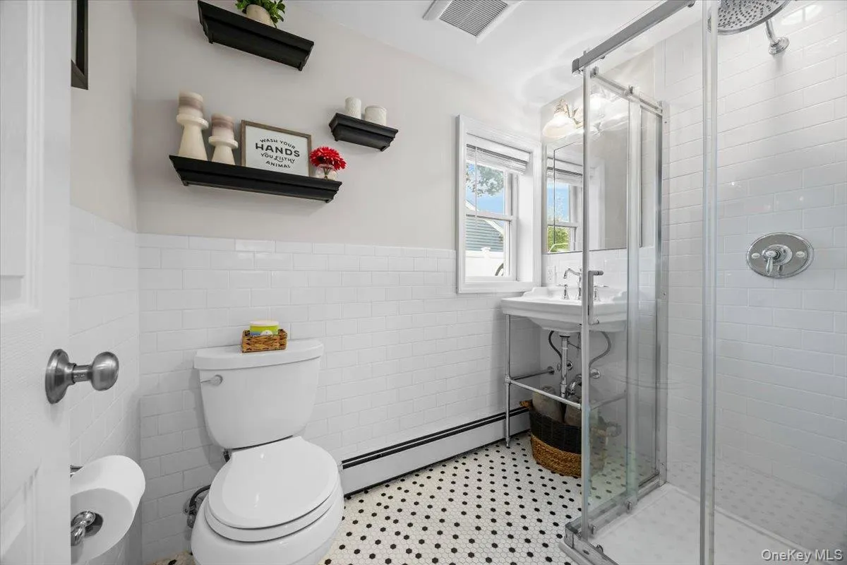 38 Driscoll Avenue, Hempstead, NY, 3 Bedrooms Bedrooms, 7 Rooms Rooms,2 BathroomsBathrooms,Residential,For Rent,Driscoll,0,KEY1017977 38 Driscoll Avenue, Hempstead, NY, 3 Bedrooms Bedrooms, 7 Rooms Rooms,2 BathroomsBathrooms,Residential,For Rent,Driscoll,0,KEY1017977