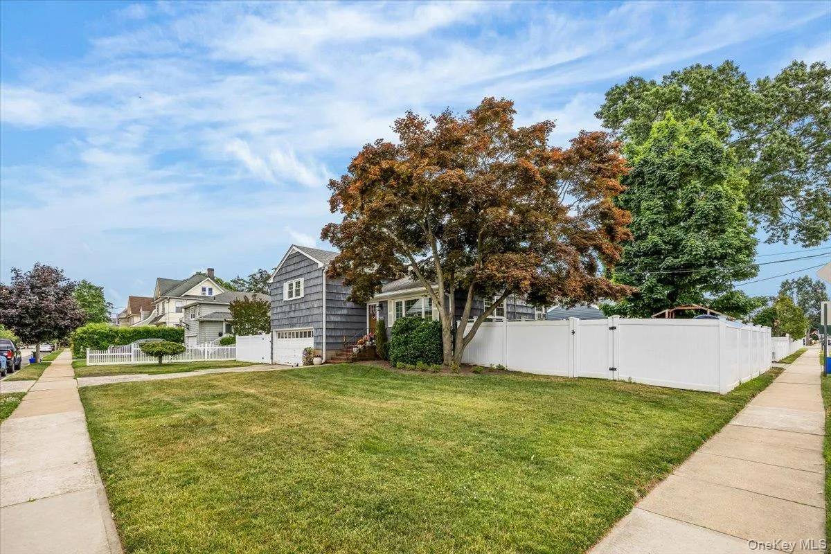 38 Driscoll Avenue, Hempstead, NY, 3 Bedrooms Bedrooms, 7 Rooms Rooms,2 BathroomsBathrooms,Residential,For Rent,Driscoll,0,KEY1017977 38 Driscoll Avenue, Hempstead, NY, 3 Bedrooms Bedrooms, 7 Rooms Rooms,2 BathroomsBathrooms,Residential,For Rent,Driscoll,0,KEY1017977