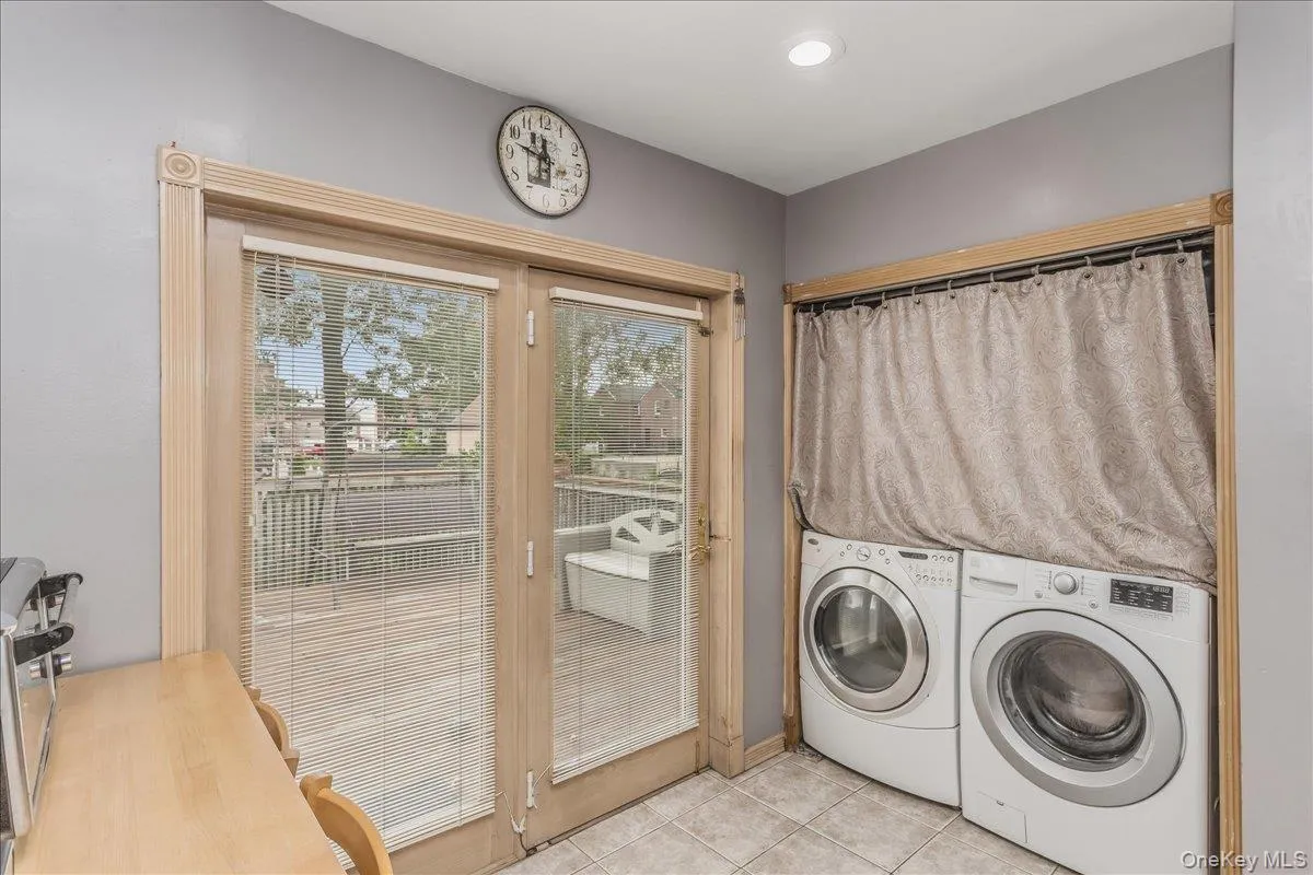 3158 Rawlins Avenue, New York, NY, 5 Bedrooms Bedrooms, 10 Rooms Rooms,3 BathroomsBathrooms,Residential,For Rent,Rawlins,0,1017978 3158 Rawlins Avenue, New York, NY, 5 Bedrooms Bedrooms, 10 Rooms Rooms,3 BathroomsBathrooms,Residential,For Rent,Rawlins,0,1017978