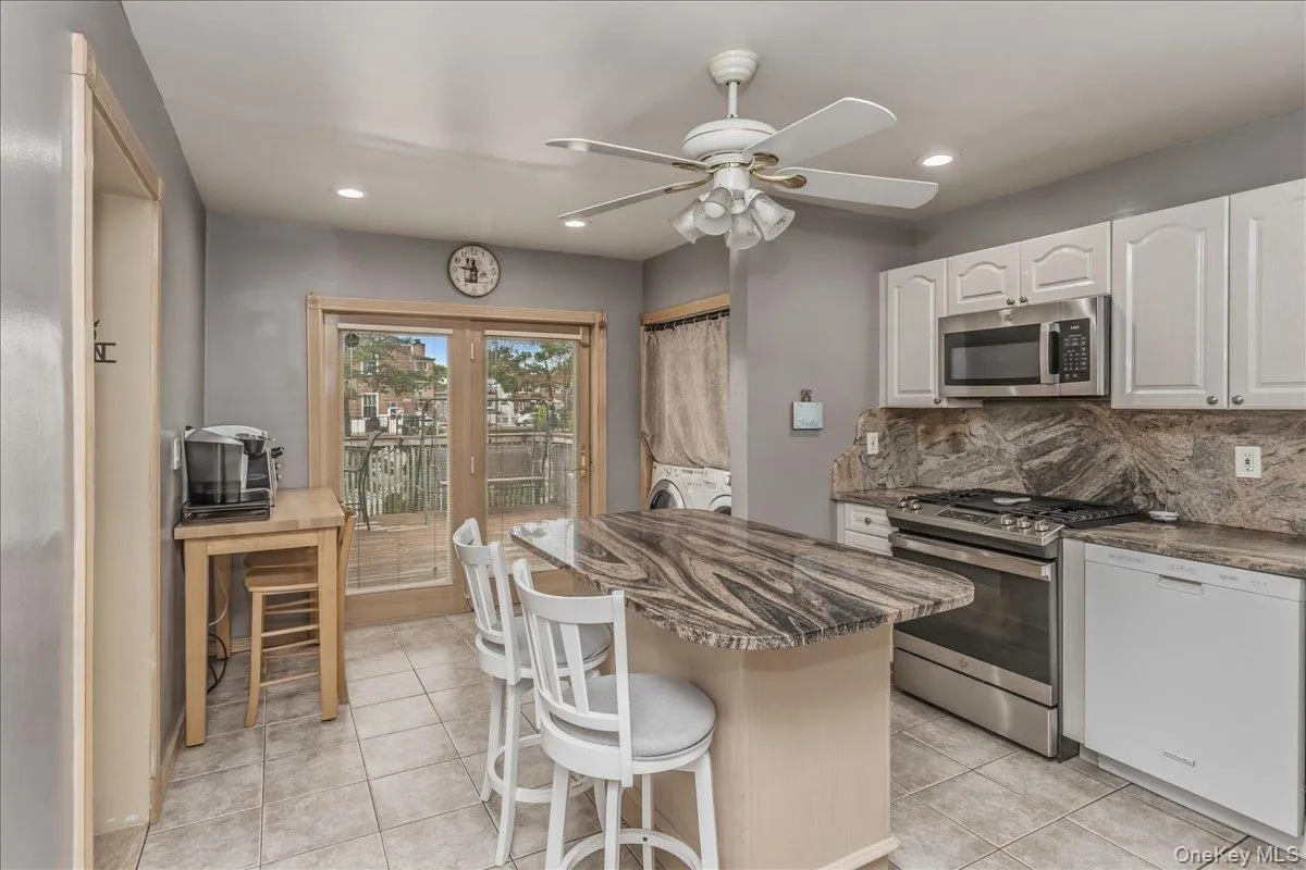 3158 Rawlins Avenue, New York, NY, 5 Bedrooms Bedrooms, 10 Rooms Rooms,3 BathroomsBathrooms,Residential,For Rent,Rawlins,0,1017978 3158 Rawlins Avenue, New York, NY, 5 Bedrooms Bedrooms, 10 Rooms Rooms,3 BathroomsBathrooms,Residential,For Rent,Rawlins,0,1017978