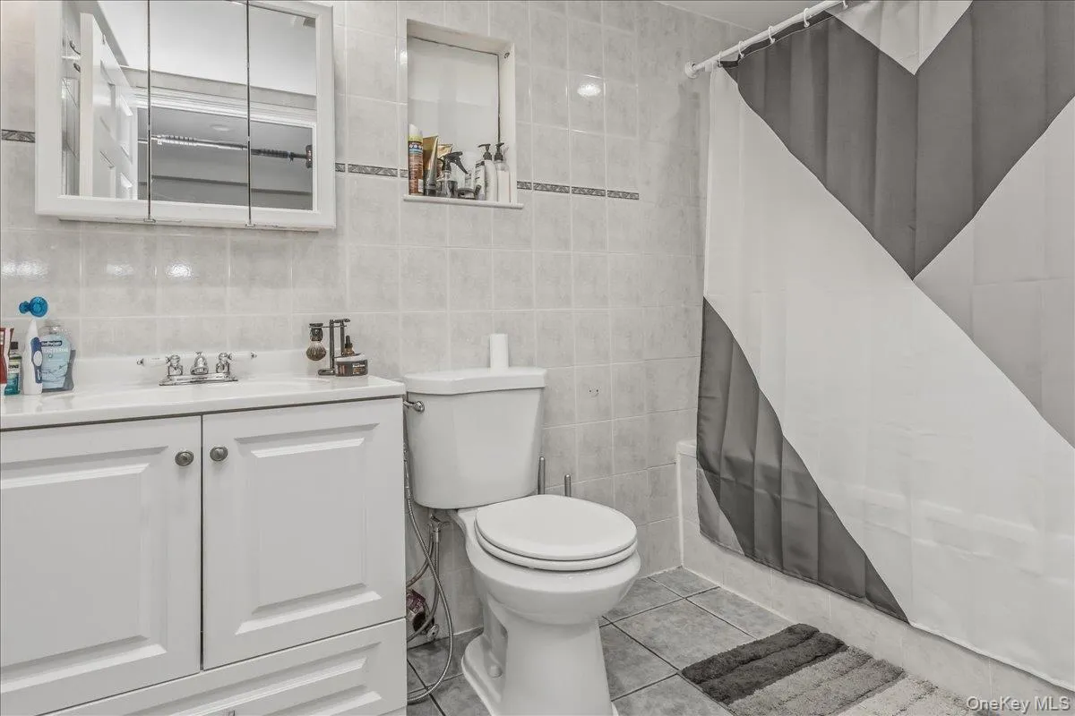 3158 Rawlins Avenue, New York, NY, 5 Bedrooms Bedrooms, 10 Rooms Rooms,3 BathroomsBathrooms,Residential,For Rent,Rawlins,0,1017978 3158 Rawlins Avenue, New York, NY, 5 Bedrooms Bedrooms, 10 Rooms Rooms,3 BathroomsBathrooms,Residential,For Rent,Rawlins,0,1017978