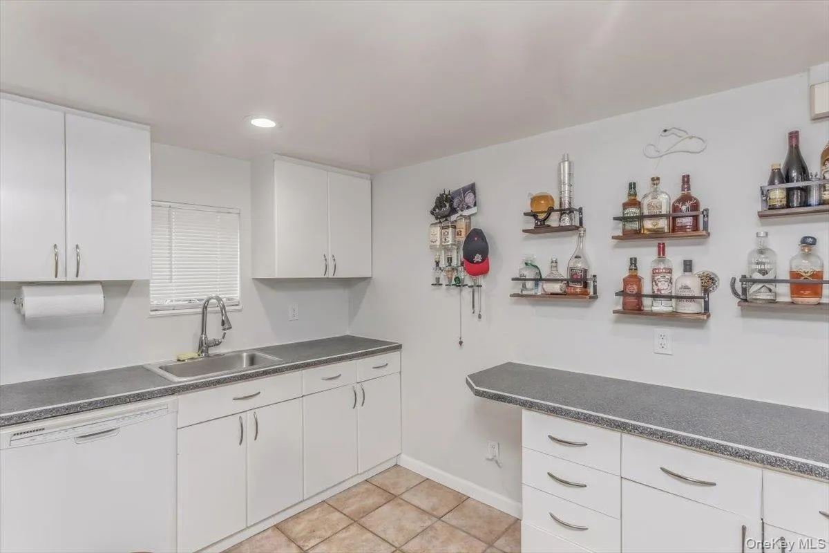 3158 Rawlins Avenue, New York, NY, 5 Bedrooms Bedrooms, 10 Rooms Rooms,3 BathroomsBathrooms,Residential,For Rent,Rawlins,0,1017978 3158 Rawlins Avenue, New York, NY, 5 Bedrooms Bedrooms, 10 Rooms Rooms,3 BathroomsBathrooms,Residential,For Rent,Rawlins,0,1017978