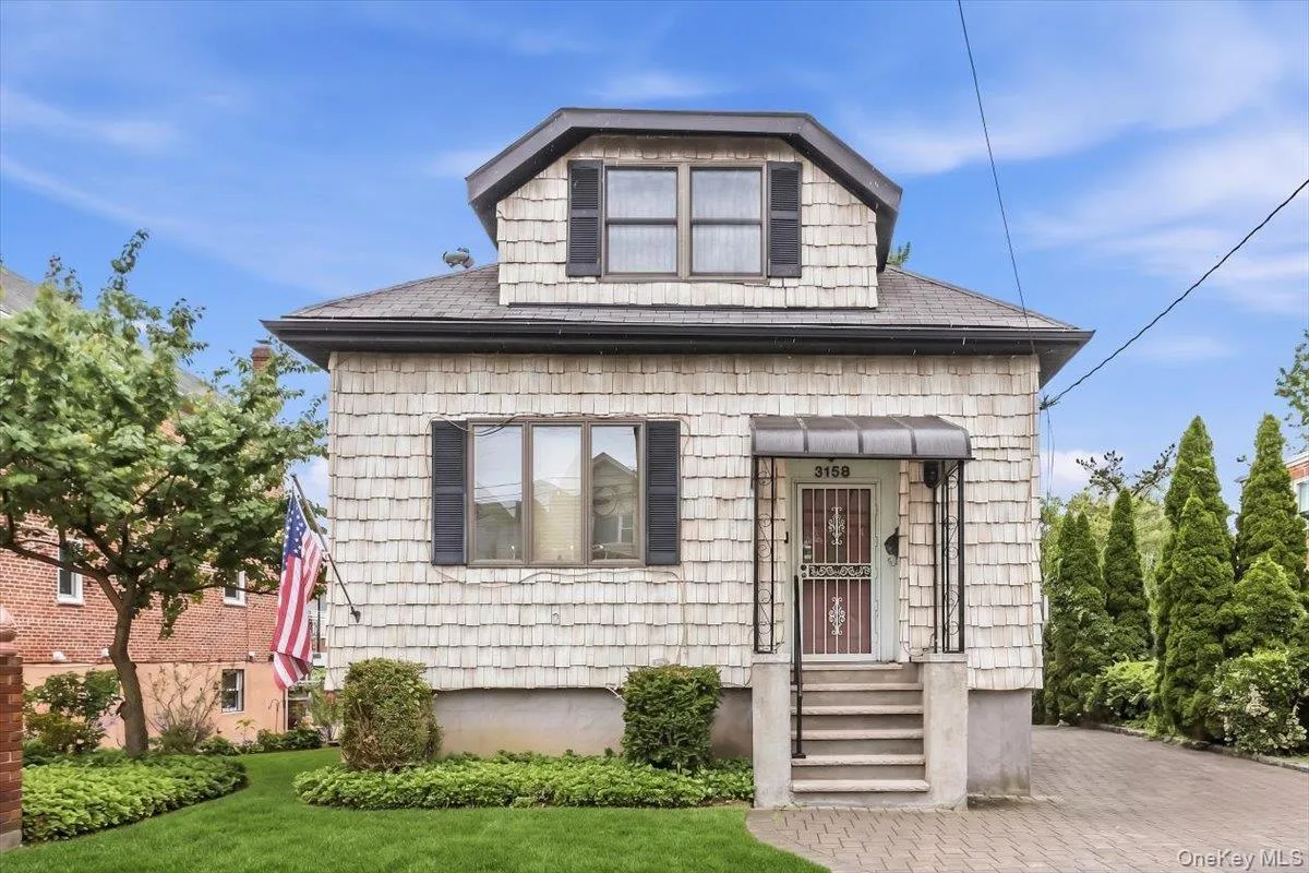 3158 Rawlins Avenue, New York, NY, 5 Bedrooms Bedrooms, 10 Rooms Rooms,3 BathroomsBathrooms,Residential,For Rent,Rawlins,0,1017978 3158 Rawlins Avenue, New York, NY, 5 Bedrooms Bedrooms, 10 Rooms Rooms,3 BathroomsBathrooms,Residential,For Rent,Rawlins,0,1017978