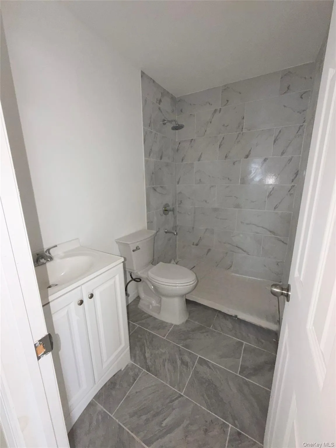 6947 Hillmeyer Avenue, New York, NY, 3 Bedrooms Bedrooms, 5 Rooms Rooms,1 BathroomBathrooms,Residential Lease,For Rent,Hillmeyer,0,1017979 6947 Hillmeyer Avenue, New York, NY, 3 Bedrooms Bedrooms, 5 Rooms Rooms,1 BathroomBathrooms,Residential Lease,For Rent,Hillmeyer,0,1017979
