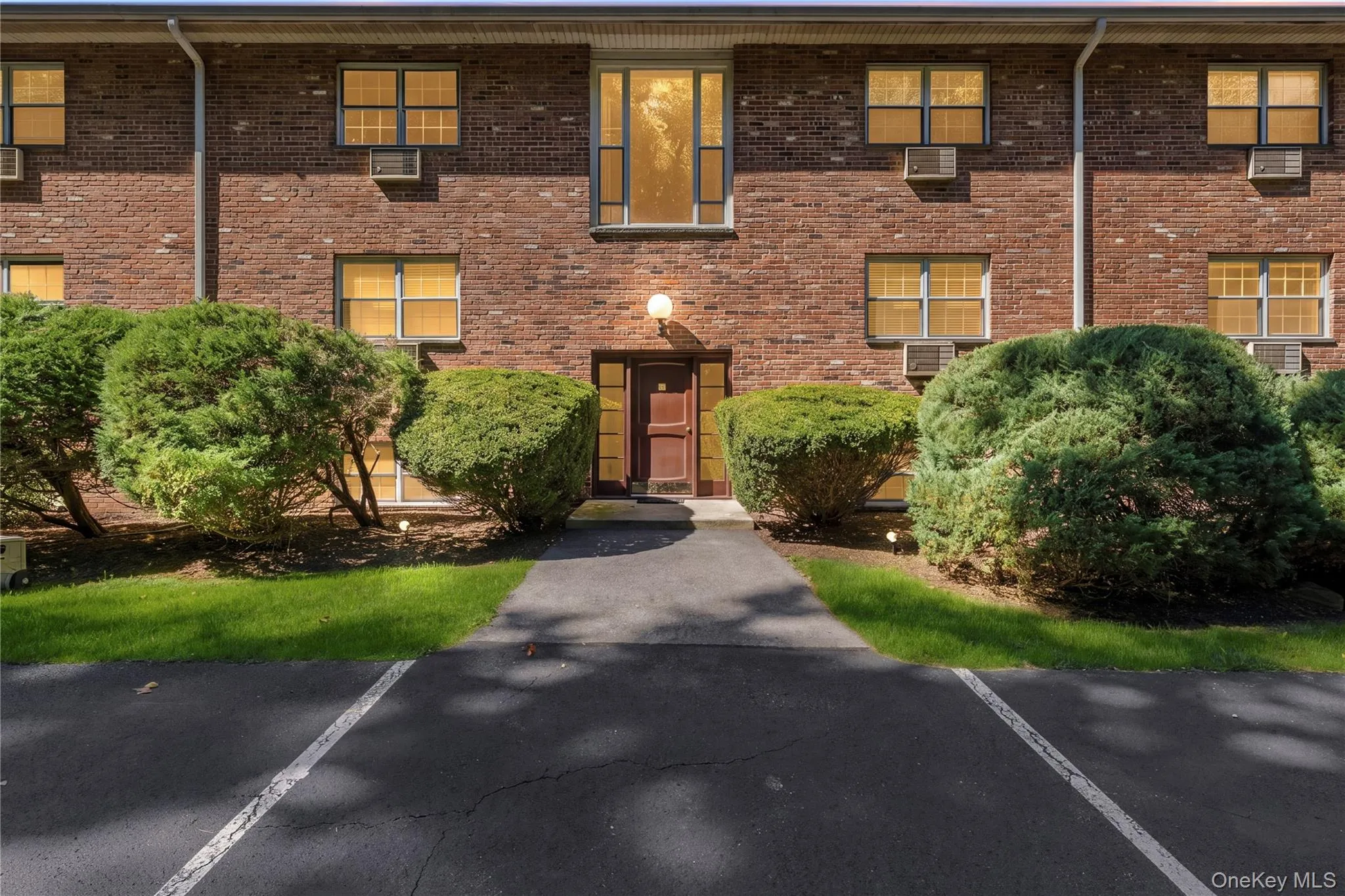 Entrance to Unit Q (Walk-Up; Top Floor) Entrance to Unit Q (Walk-Up; Top Floor)