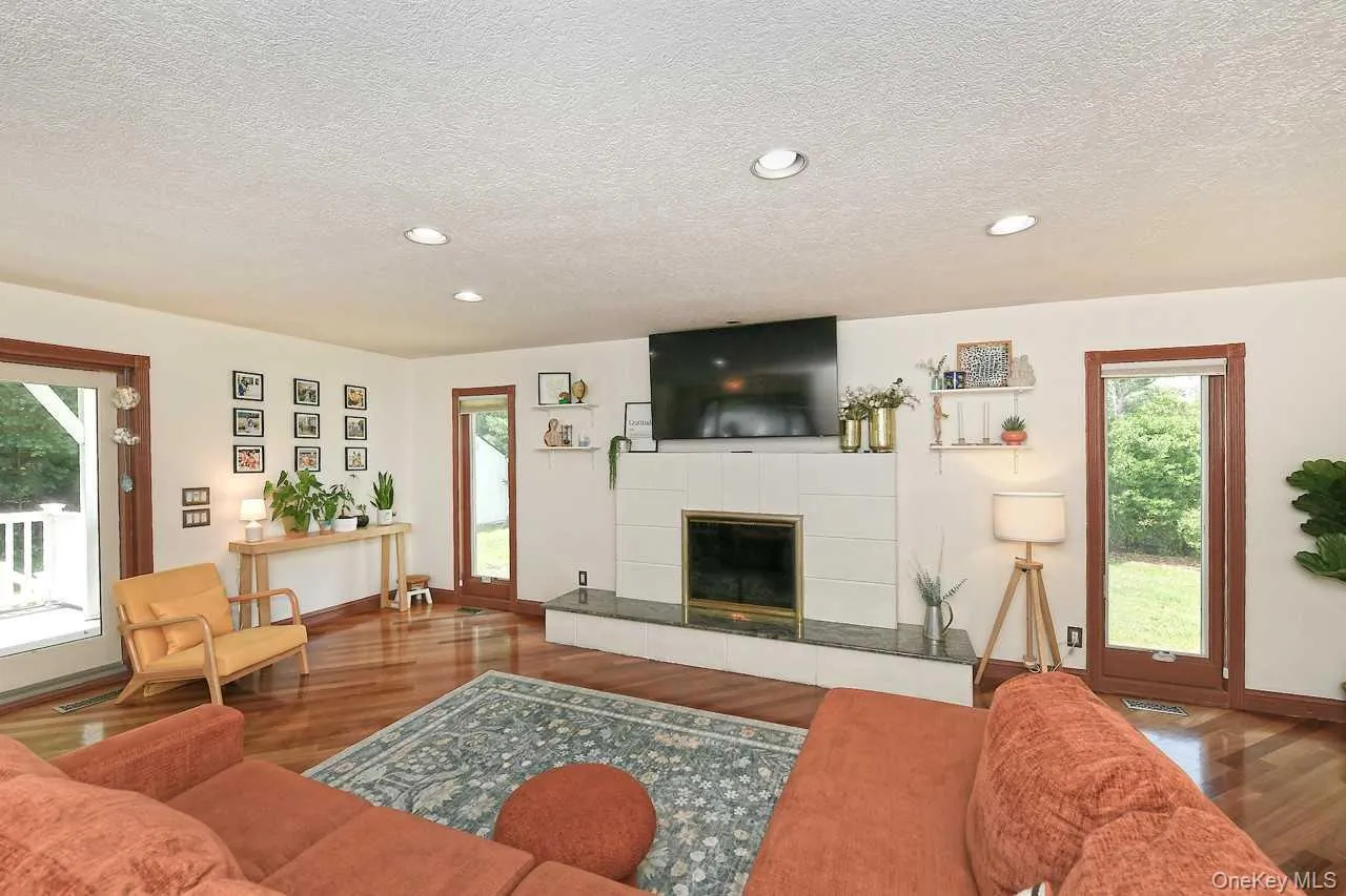20 Oak Street, Smithtown, NY, 3 Bedrooms Bedrooms, 8 Rooms Rooms,2 BathroomsBathrooms,Residential,For Rent,Oak,0,1017995 20 Oak Street, Smithtown, NY, 3 Bedrooms Bedrooms, 8 Rooms Rooms,2 BathroomsBathrooms,Residential,For Rent,Oak,0,1017995