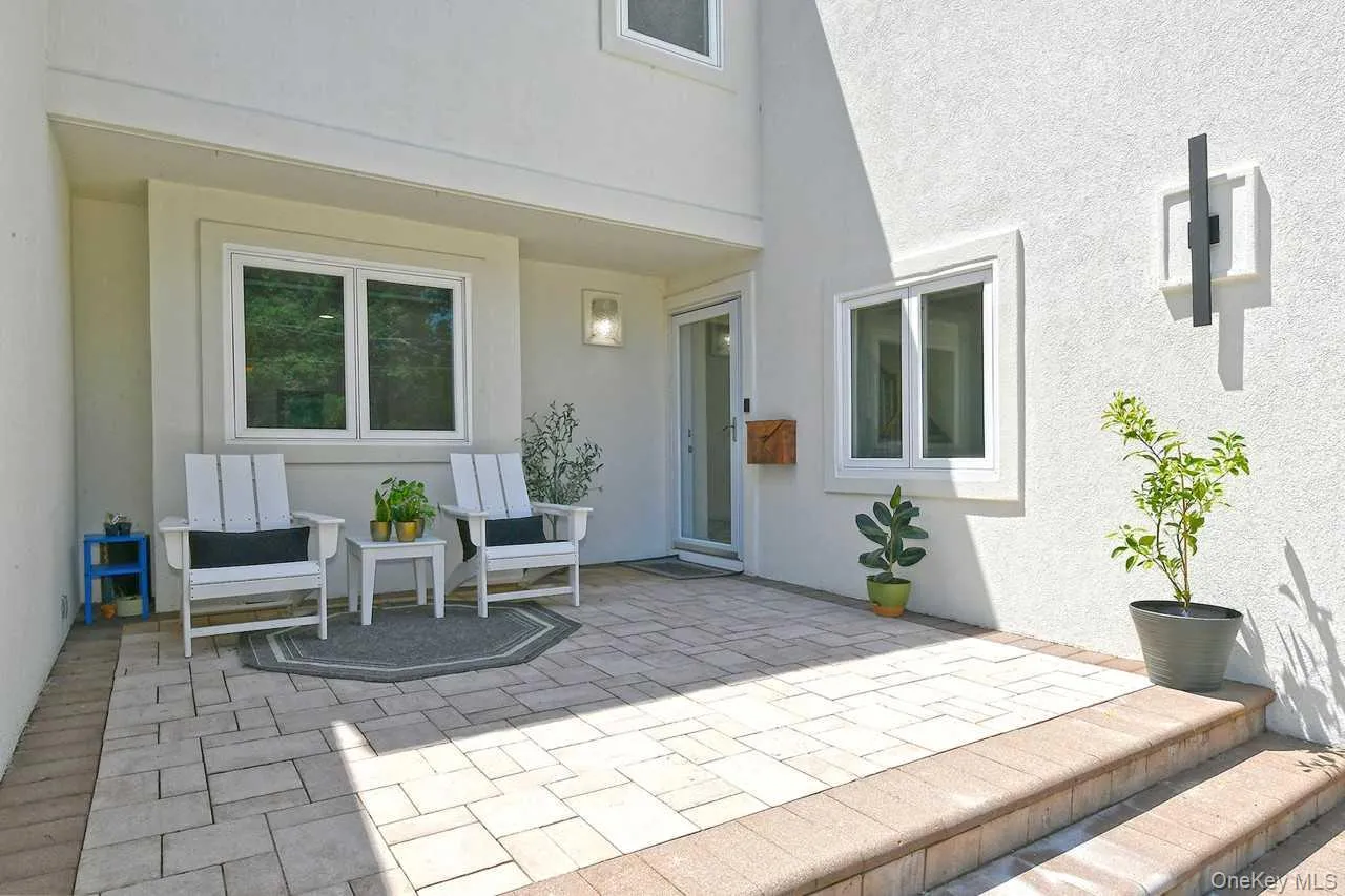 20 Oak Street, Smithtown, NY, 3 Bedrooms Bedrooms, 8 Rooms Rooms,2 BathroomsBathrooms,Residential,For Rent,Oak,0,1017995 20 Oak Street, Smithtown, NY, 3 Bedrooms Bedrooms, 8 Rooms Rooms,2 BathroomsBathrooms,Residential,For Rent,Oak,0,1017995