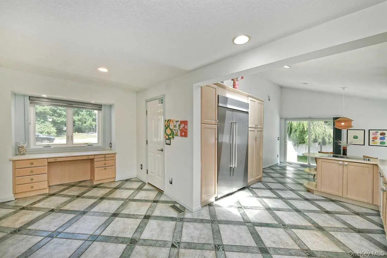 20 Oak Street, Smithtown, NY, 3 Bedrooms Bedrooms, 8 Rooms Rooms,2 BathroomsBathrooms,Residential,For Rent,Oak,0,1017995 20 Oak Street, Smithtown, NY, 3 Bedrooms Bedrooms, 8 Rooms Rooms,2 BathroomsBathrooms,Residential,For Rent,Oak,0,1017995