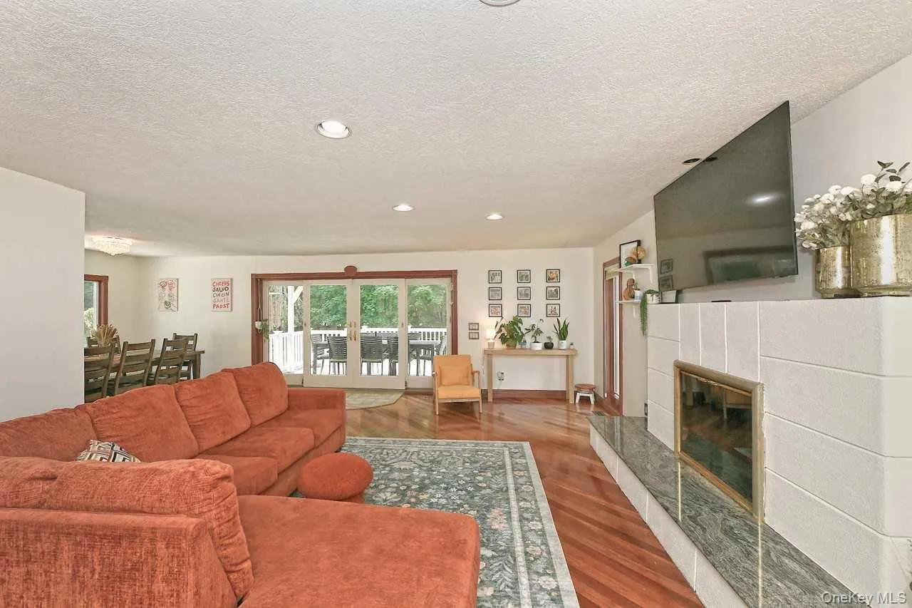 20 Oak Street, Smithtown, NY, 3 Bedrooms Bedrooms, 8 Rooms Rooms,2 BathroomsBathrooms,Residential,For Rent,Oak,0,1017995 20 Oak Street, Smithtown, NY, 3 Bedrooms Bedrooms, 8 Rooms Rooms,2 BathroomsBathrooms,Residential,For Rent,Oak,0,1017995