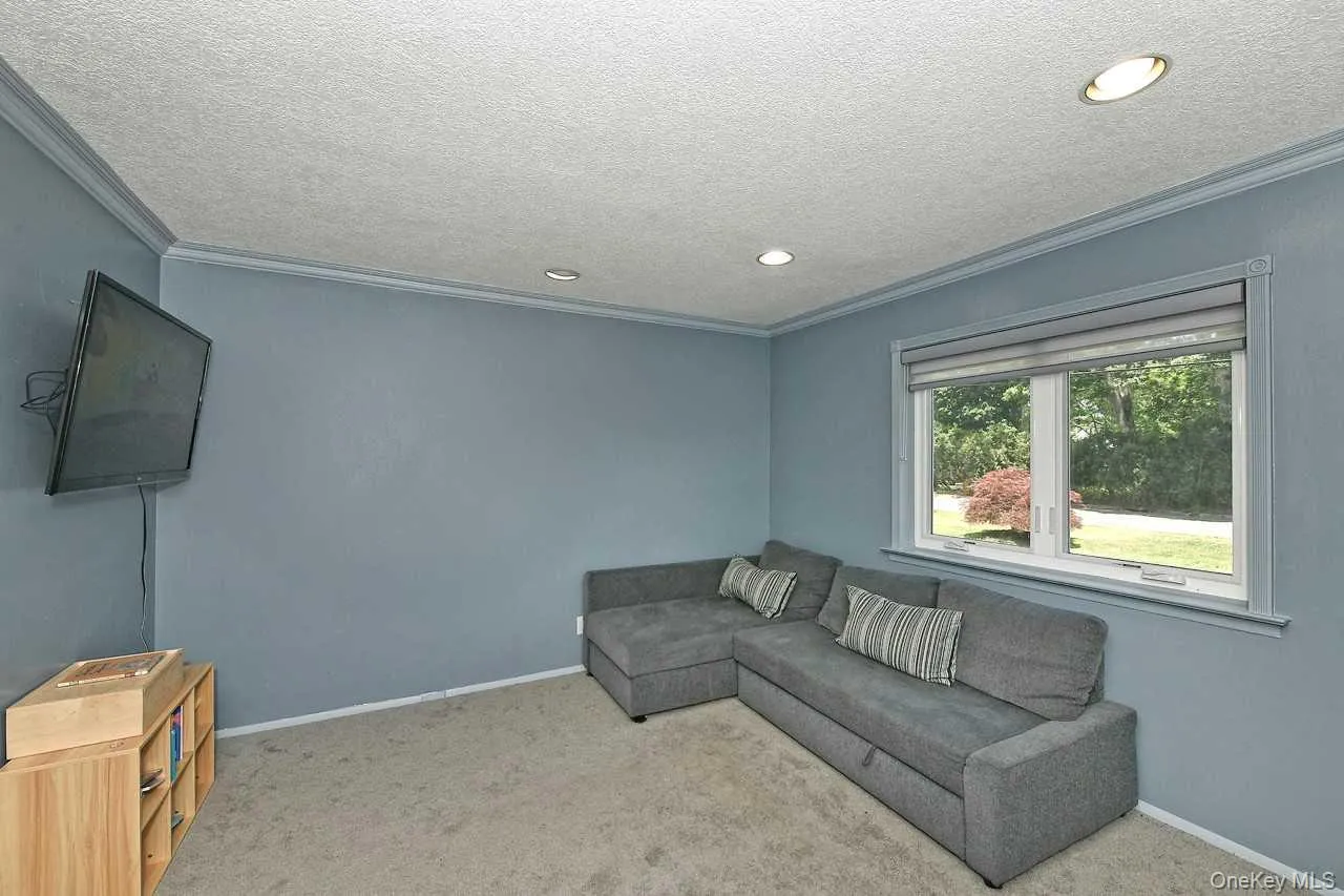 20 Oak Street, Smithtown, NY, 3 Bedrooms Bedrooms, 8 Rooms Rooms,2 BathroomsBathrooms,Residential,For Rent,Oak,0,1017995 20 Oak Street, Smithtown, NY, 3 Bedrooms Bedrooms, 8 Rooms Rooms,2 BathroomsBathrooms,Residential,For Rent,Oak,0,1017995