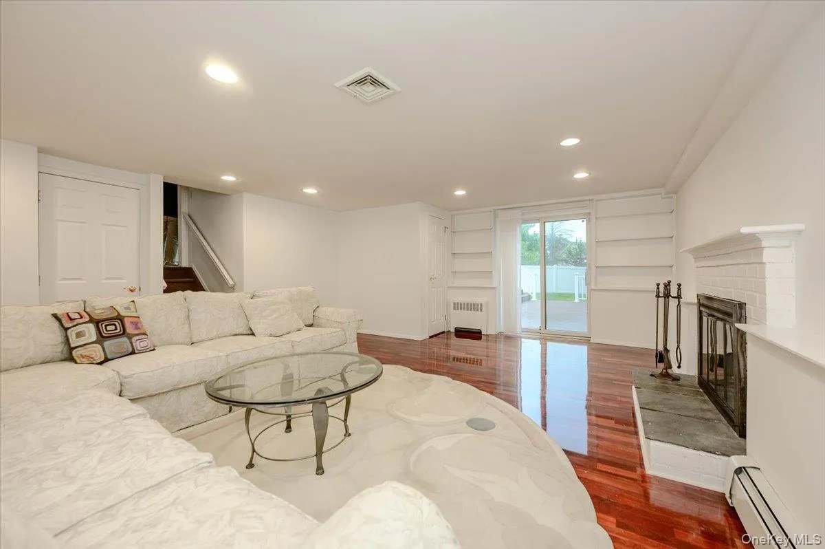 3399 Harold Street, Hempstead, NY, 4 Bedrooms Bedrooms, 10 Rooms Rooms,2 BathroomsBathrooms,Residential,For Rent,Harold,0,KEY1017998 3399 Harold Street, Hempstead, NY, 4 Bedrooms Bedrooms, 10 Rooms Rooms,2 BathroomsBathrooms,Residential,For Rent,Harold,0,KEY1017998