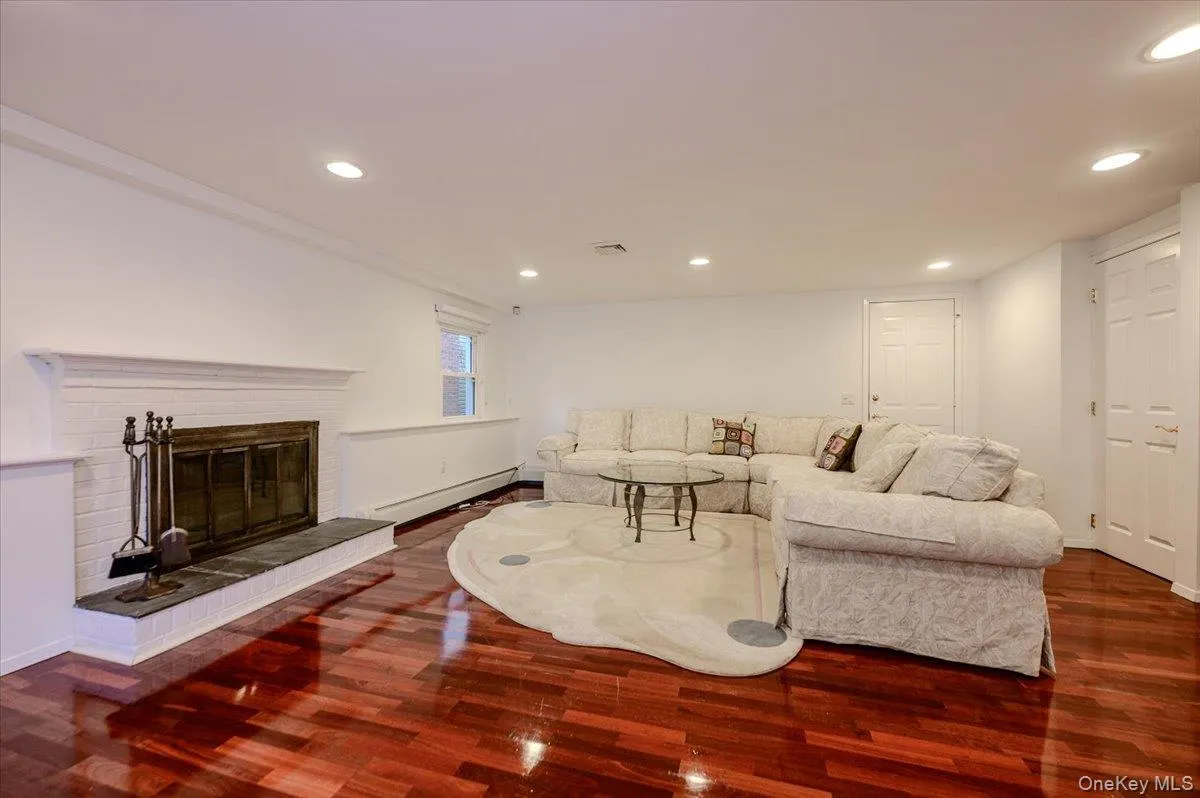 3399 Harold Street, Hempstead, NY, 4 Bedrooms Bedrooms, 10 Rooms Rooms,2 BathroomsBathrooms,Residential,For Rent,Harold,0,KEY1017998 3399 Harold Street, Hempstead, NY, 4 Bedrooms Bedrooms, 10 Rooms Rooms,2 BathroomsBathrooms,Residential,For Rent,Harold,0,KEY1017998
