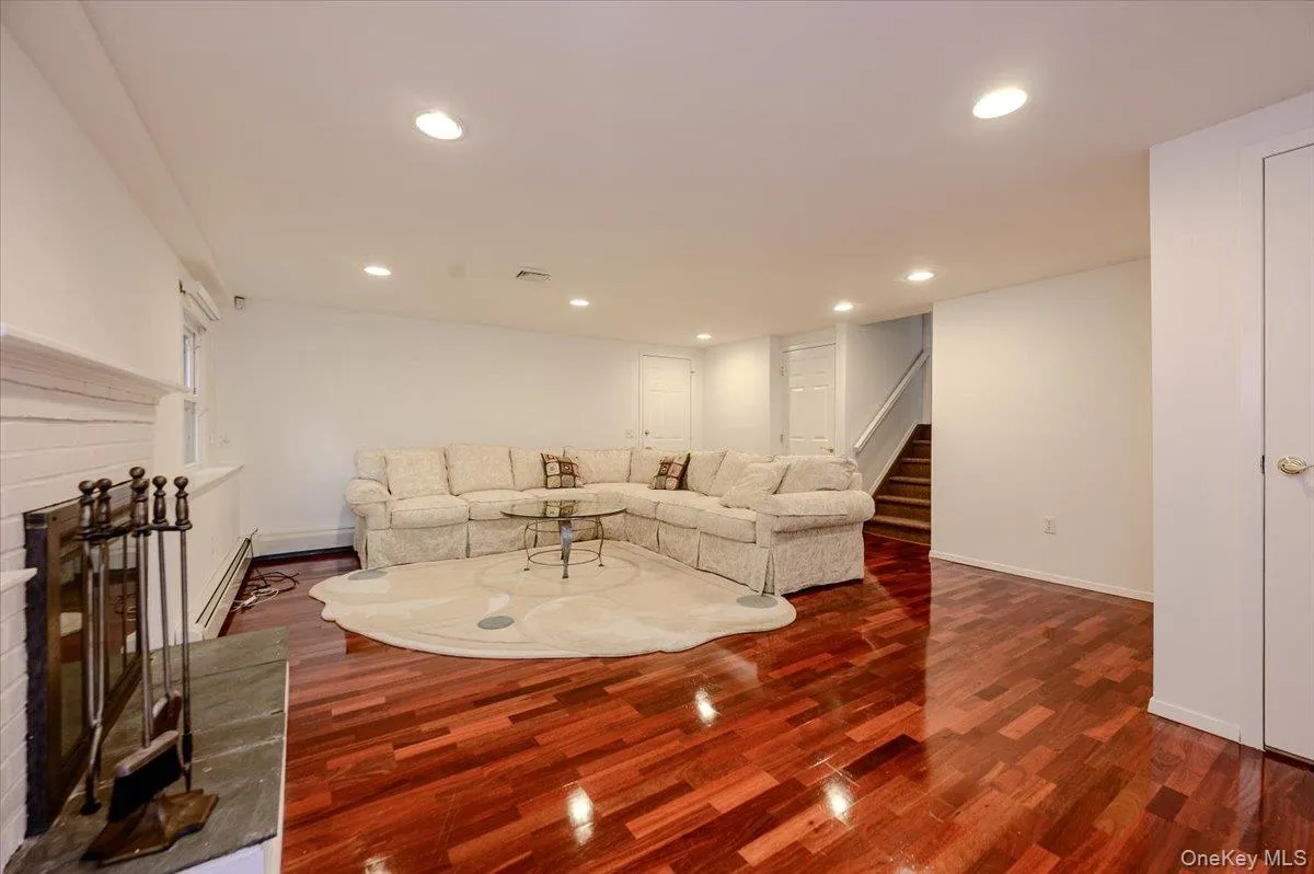 3399 Harold Street, Hempstead, NY, 4 Bedrooms Bedrooms, 10 Rooms Rooms,2 BathroomsBathrooms,Residential,For Rent,Harold,0,KEY1017998 3399 Harold Street, Hempstead, NY, 4 Bedrooms Bedrooms, 10 Rooms Rooms,2 BathroomsBathrooms,Residential,For Rent,Harold,0,KEY1017998