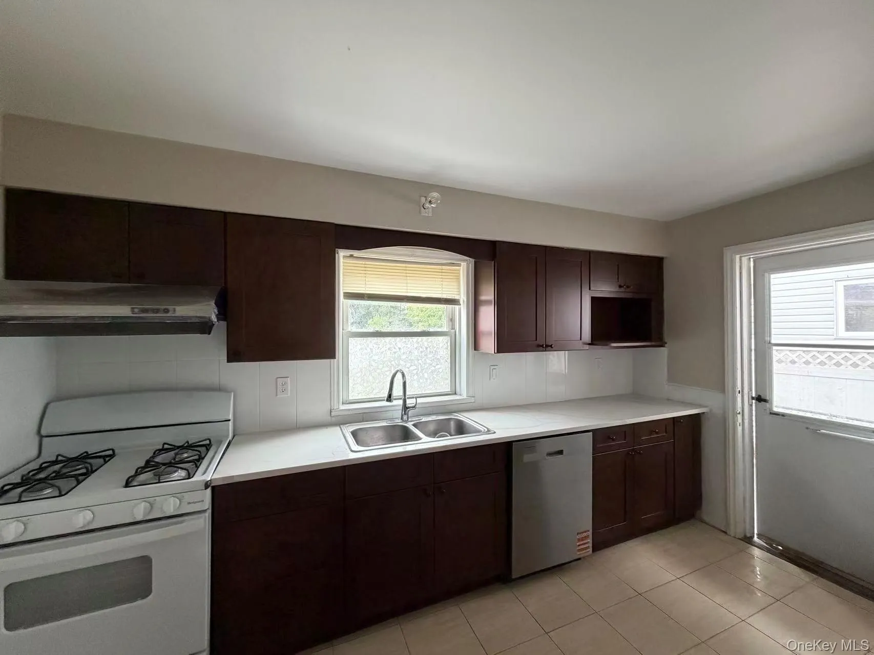 61 Grand Street, North Hempstead, NY, 3 Bedrooms Bedrooms, 7 Rooms Rooms,2 BathroomsBathrooms,Residential Lease,For Rent,Grand,0,1018011 61 Grand Street, North Hempstead, NY, 3 Bedrooms Bedrooms, 7 Rooms Rooms,2 BathroomsBathrooms,Residential Lease,For Rent,Grand,0,1018011
