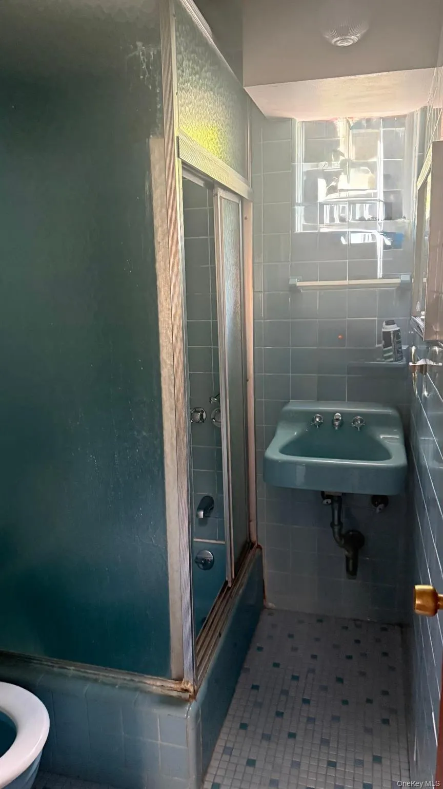 15619 87th Street, New York, NY, 6 Bedrooms Bedrooms, 11 Rooms Rooms,2 BathroomsBathrooms,Residential,For Rent,87th,0,KEY1018020 15619 87th Street, New York, NY, 6 Bedrooms Bedrooms, 11 Rooms Rooms,2 BathroomsBathrooms,Residential,For Rent,87th,0,KEY1018020