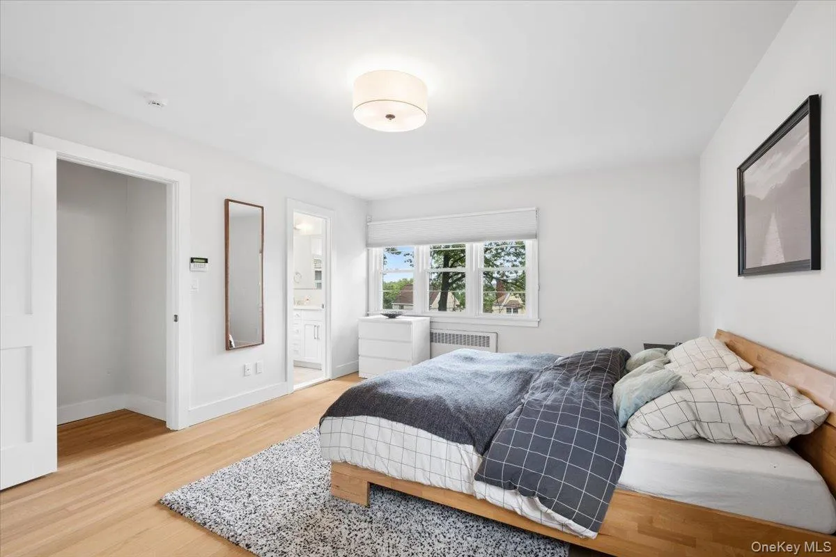 Larke principal bedroom with plenty of room for a large sized bed Larke principal bedroom with plenty of room for a large sized bed