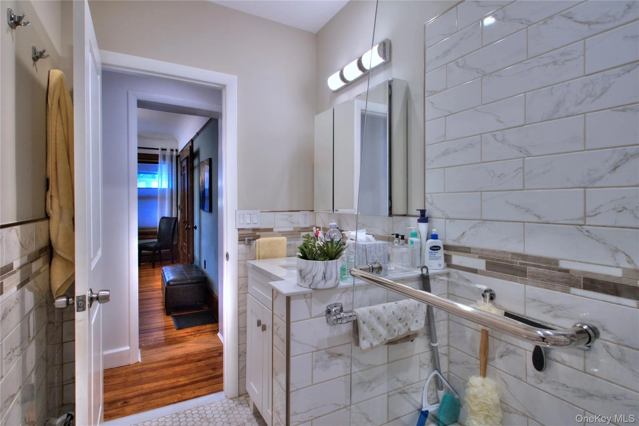 20 Shuit Place, Woodbury, NY, 3 Bedrooms Bedrooms, 7 Rooms Rooms,2 BathroomsBathrooms,Residential,For Rent,Shuit,0,1018026 20 Shuit Place, Woodbury, NY, 3 Bedrooms Bedrooms, 7 Rooms Rooms,2 BathroomsBathrooms,Residential,For Rent,Shuit,0,1018026