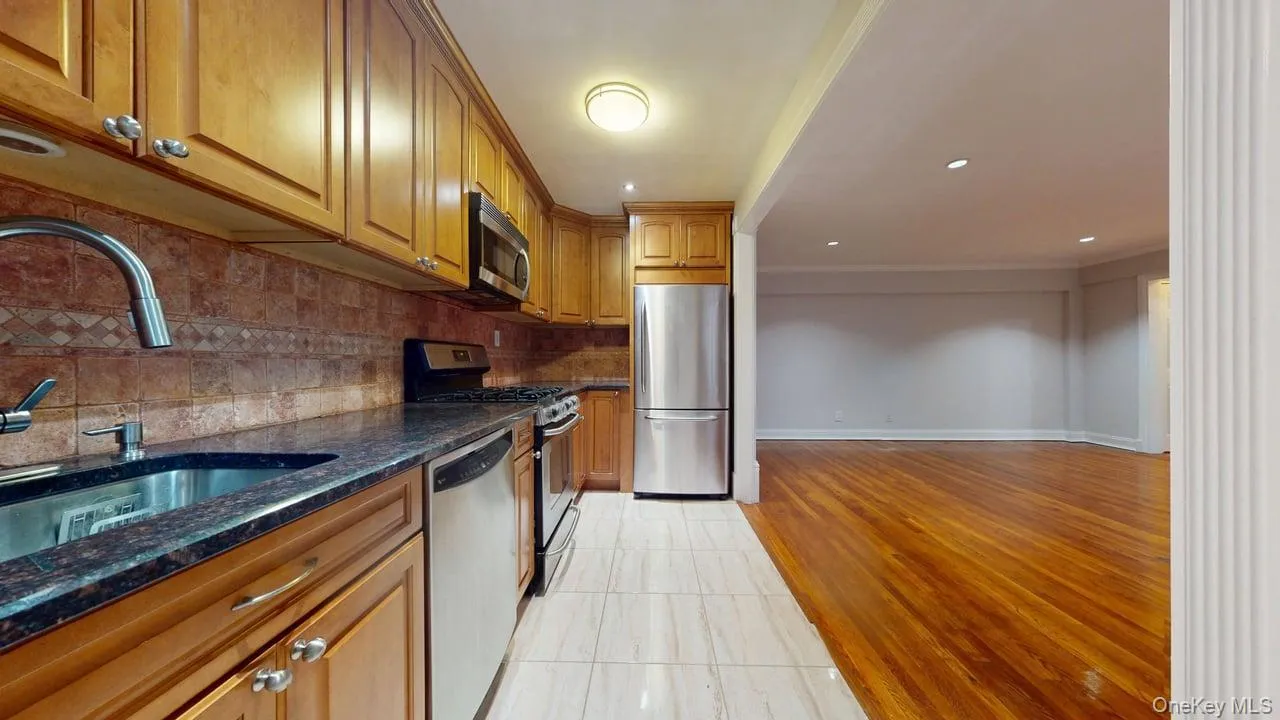 105-15 66TH Road, New York, NY, 1 Bedroom Bedrooms, 3 Rooms Rooms,1 BathroomBathrooms,Residential,For Rent,66TH,0,KEY1018027 105-15 66TH Road, New York, NY, 1 Bedroom Bedrooms, 3 Rooms Rooms,1 BathroomBathrooms,Residential,For Rent,66TH,0,KEY1018027