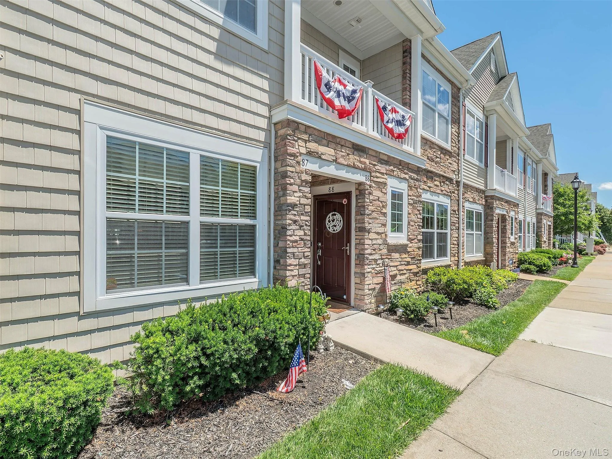 Beautifully constructed and well-maintained Condo's. Beautifully constructed and well-maintained Condo's.