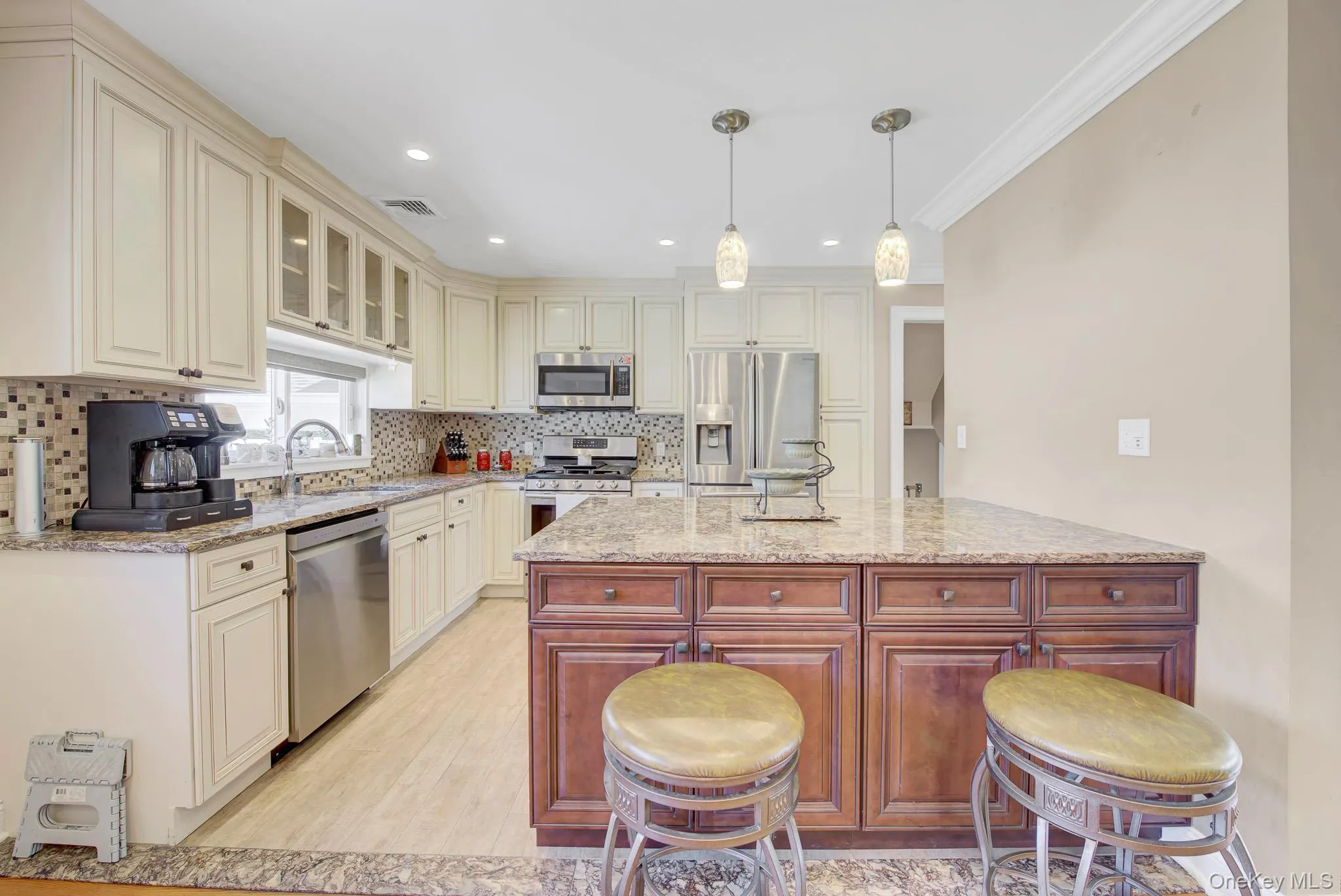 6 Oxford Avenue, Oyster Bay, NY, 3 Bedrooms Bedrooms, 7 Rooms Rooms,1 BathroomBathrooms,Residential,For Rent,Oxford,0,KEY1018037 6 Oxford Avenue, Oyster Bay, NY, 3 Bedrooms Bedrooms, 7 Rooms Rooms,1 BathroomBathrooms,Residential,For Rent,Oxford,0,KEY1018037