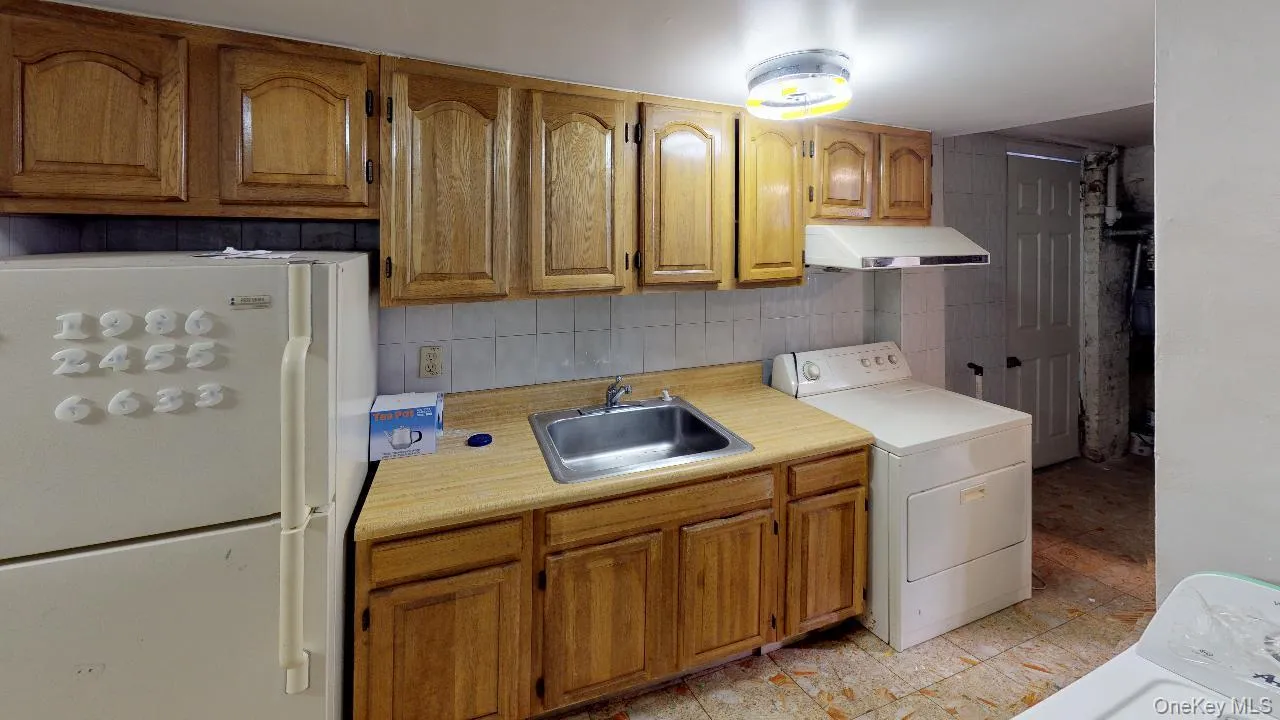 105-43 65th Road, New York, NY, 3 Bedrooms Bedrooms, 6 Rooms Rooms,2 BathroomsBathrooms,Residential Lease,For Rent,65th,0,KEY1018042 105-43 65th Road, New York, NY, 3 Bedrooms Bedrooms, 6 Rooms Rooms,2 BathroomsBathrooms,Residential Lease,For Rent,65th,0,KEY1018042