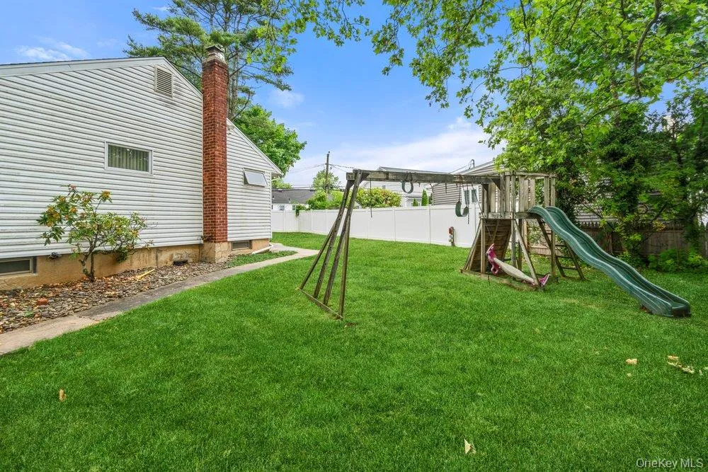 26 Sheridan Street, Oyster Bay, NY, 4 Bedrooms Bedrooms, 7 Rooms Rooms,3 BathroomsBathrooms,Residential,For Rent,Sheridan,0,KEY1018050 26 Sheridan Street, Oyster Bay, NY, 4 Bedrooms Bedrooms, 7 Rooms Rooms,3 BathroomsBathrooms,Residential,For Rent,Sheridan,0,KEY1018050