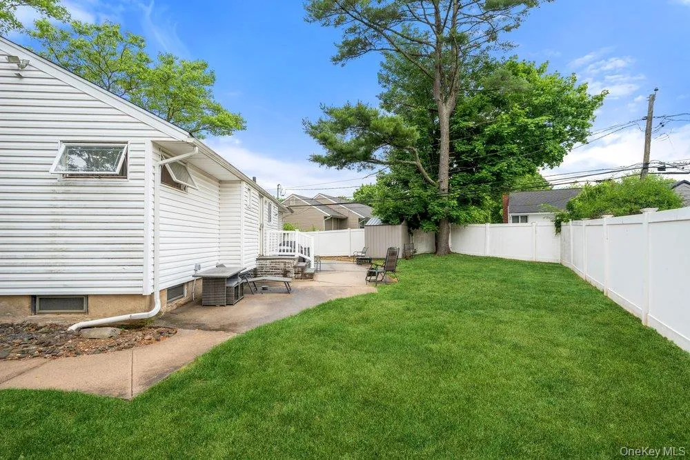 26 Sheridan Street, Oyster Bay, NY, 4 Bedrooms Bedrooms, 7 Rooms Rooms,3 BathroomsBathrooms,Residential,For Rent,Sheridan,0,KEY1018050 26 Sheridan Street, Oyster Bay, NY, 4 Bedrooms Bedrooms, 7 Rooms Rooms,3 BathroomsBathrooms,Residential,For Rent,Sheridan,0,KEY1018050