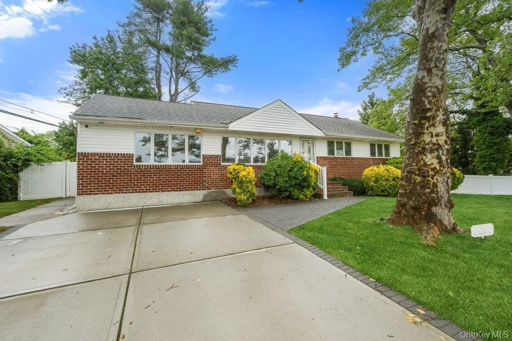 26 Sheridan Street, Oyster Bay, NY, 4 Bedrooms Bedrooms, 7 Rooms Rooms,3 BathroomsBathrooms,Residential,For Rent,Sheridan,0,KEY1018050 26 Sheridan Street, Oyster Bay, NY, 4 Bedrooms Bedrooms, 7 Rooms Rooms,3 BathroomsBathrooms,Residential,For Rent,Sheridan,0,KEY1018050