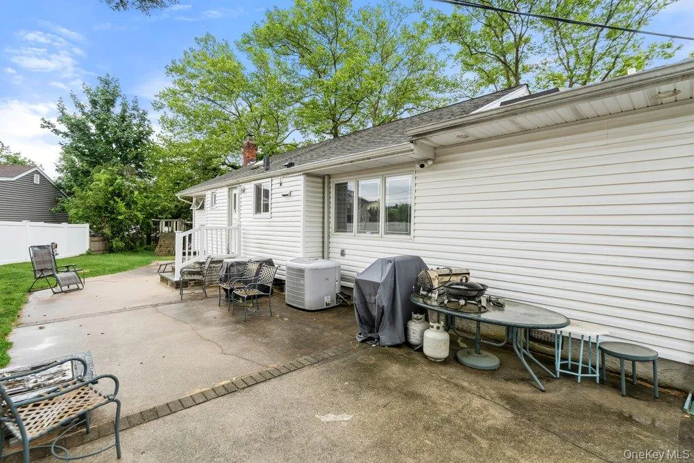 26 Sheridan Street, Oyster Bay, NY, 4 Bedrooms Bedrooms, 7 Rooms Rooms,3 BathroomsBathrooms,Residential,For Rent,Sheridan,0,KEY1018050 26 Sheridan Street, Oyster Bay, NY, 4 Bedrooms Bedrooms, 7 Rooms Rooms,3 BathroomsBathrooms,Residential,For Rent,Sheridan,0,KEY1018050
