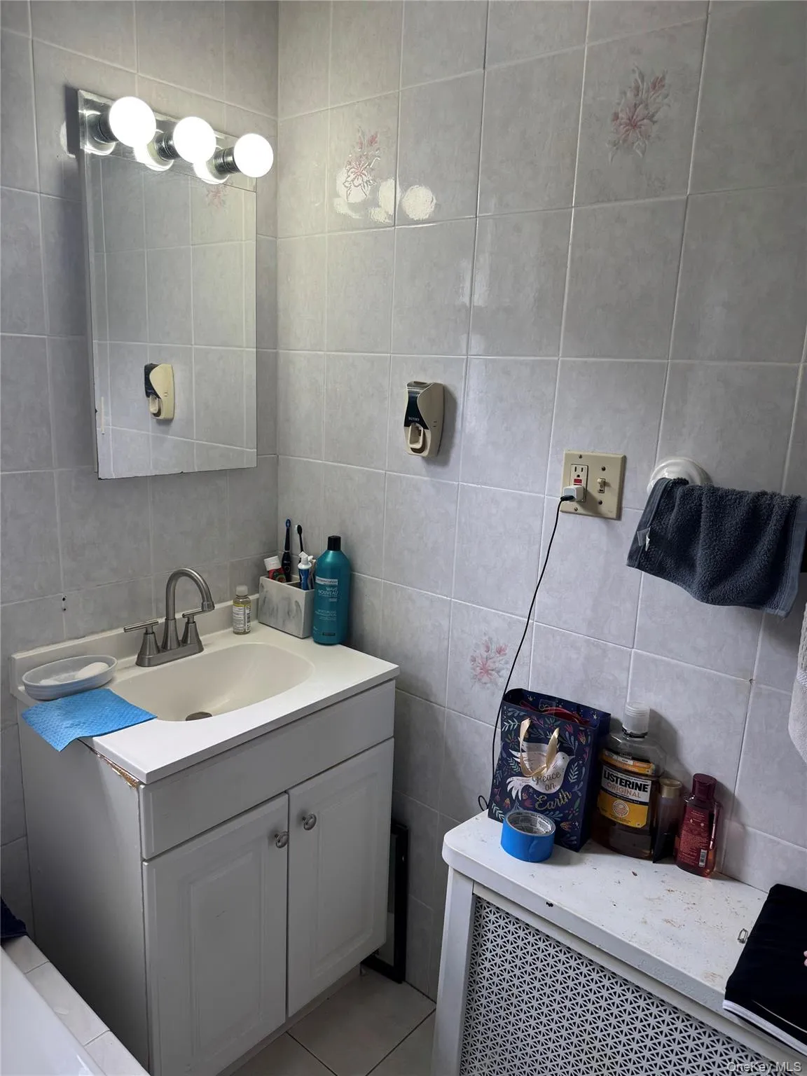 23220 Mentone Avenue, New York, NY, 3 Bedrooms Bedrooms, 6 Rooms Rooms,2 BathroomsBathrooms,Residential,For Rent,Mentone,0,KEY1018051 23220 Mentone Avenue, New York, NY, 3 Bedrooms Bedrooms, 6 Rooms Rooms,2 BathroomsBathrooms,Residential,For Rent,Mentone,0,KEY1018051
