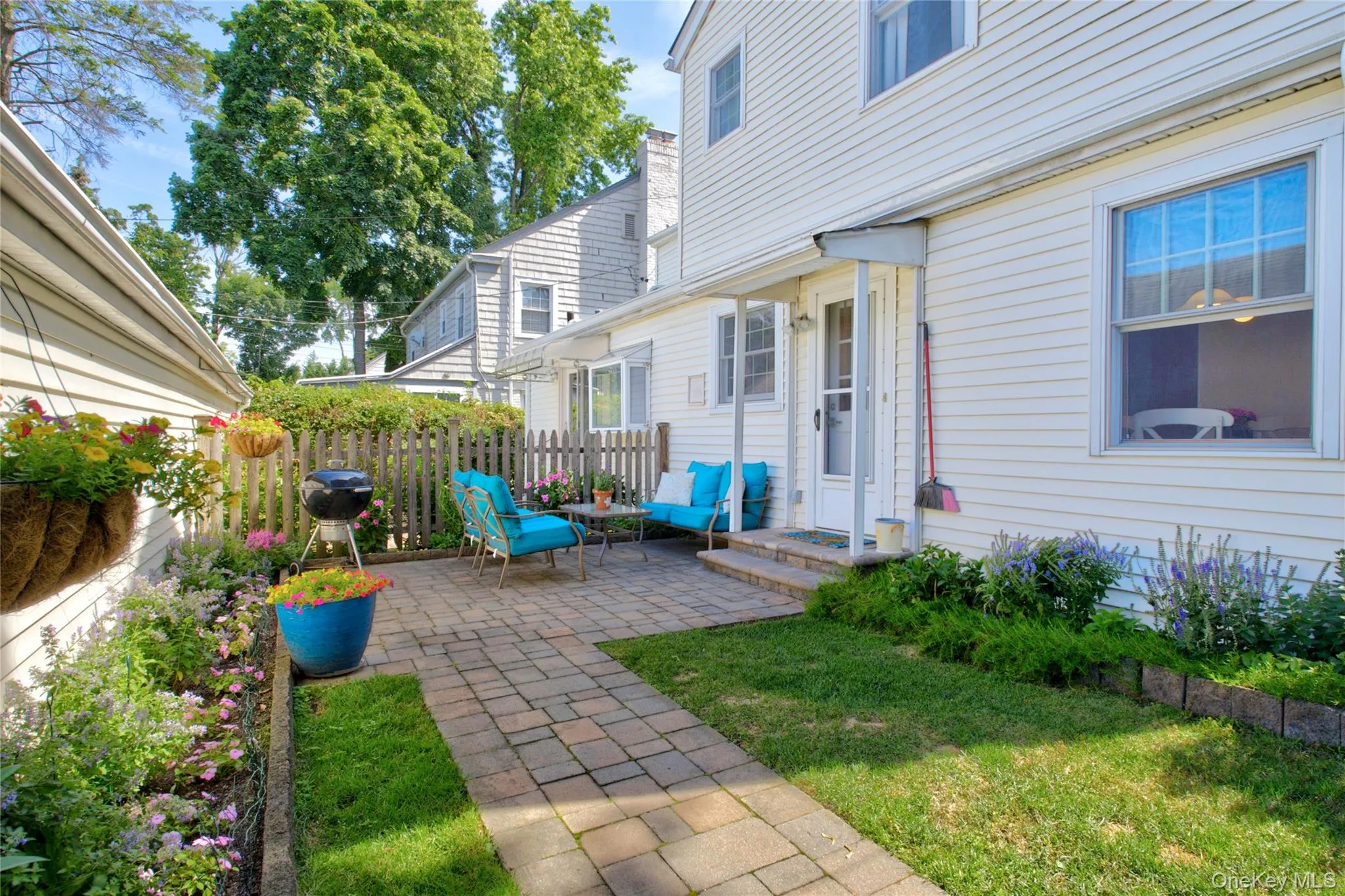 21 Travers Street, North Hempstead, NY, 3 Bedrooms Bedrooms, 5 Rooms Rooms,2 BathroomsBathrooms,Residential Lease,For Rent,Travers,0,KEY1018053 21 Travers Street, North Hempstead, NY, 3 Bedrooms Bedrooms, 5 Rooms Rooms,2 BathroomsBathrooms,Residential Lease,For Rent,Travers,0,KEY1018053