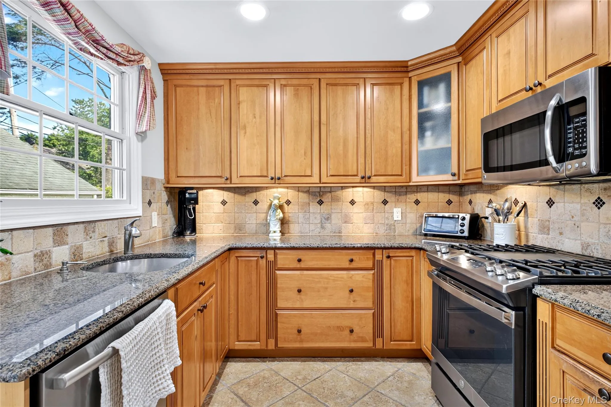 21 Travers Street, North Hempstead, NY, 3 Bedrooms Bedrooms, 5 Rooms Rooms,2 BathroomsBathrooms,Residential Lease,For Rent,Travers,0,KEY1018053 21 Travers Street, North Hempstead, NY, 3 Bedrooms Bedrooms, 5 Rooms Rooms,2 BathroomsBathrooms,Residential Lease,For Rent,Travers,0,KEY1018053