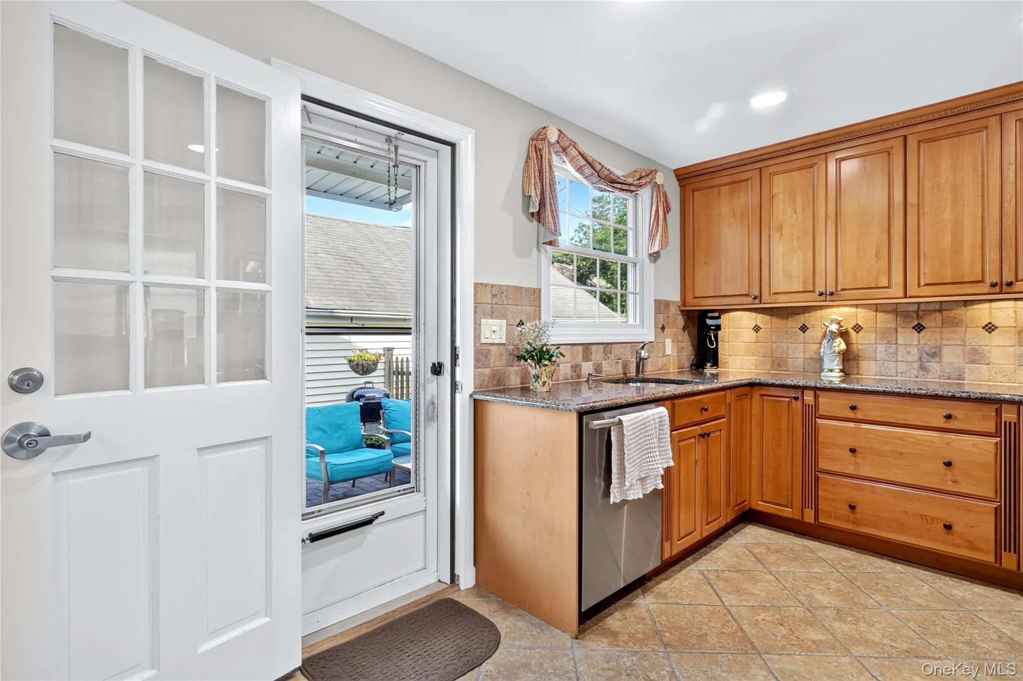 21 Travers Street, North Hempstead, NY, 3 Bedrooms Bedrooms, 5 Rooms Rooms,2 BathroomsBathrooms,Residential Lease,For Rent,Travers,0,KEY1018053 21 Travers Street, North Hempstead, NY, 3 Bedrooms Bedrooms, 5 Rooms Rooms,2 BathroomsBathrooms,Residential Lease,For Rent,Travers,0,KEY1018053