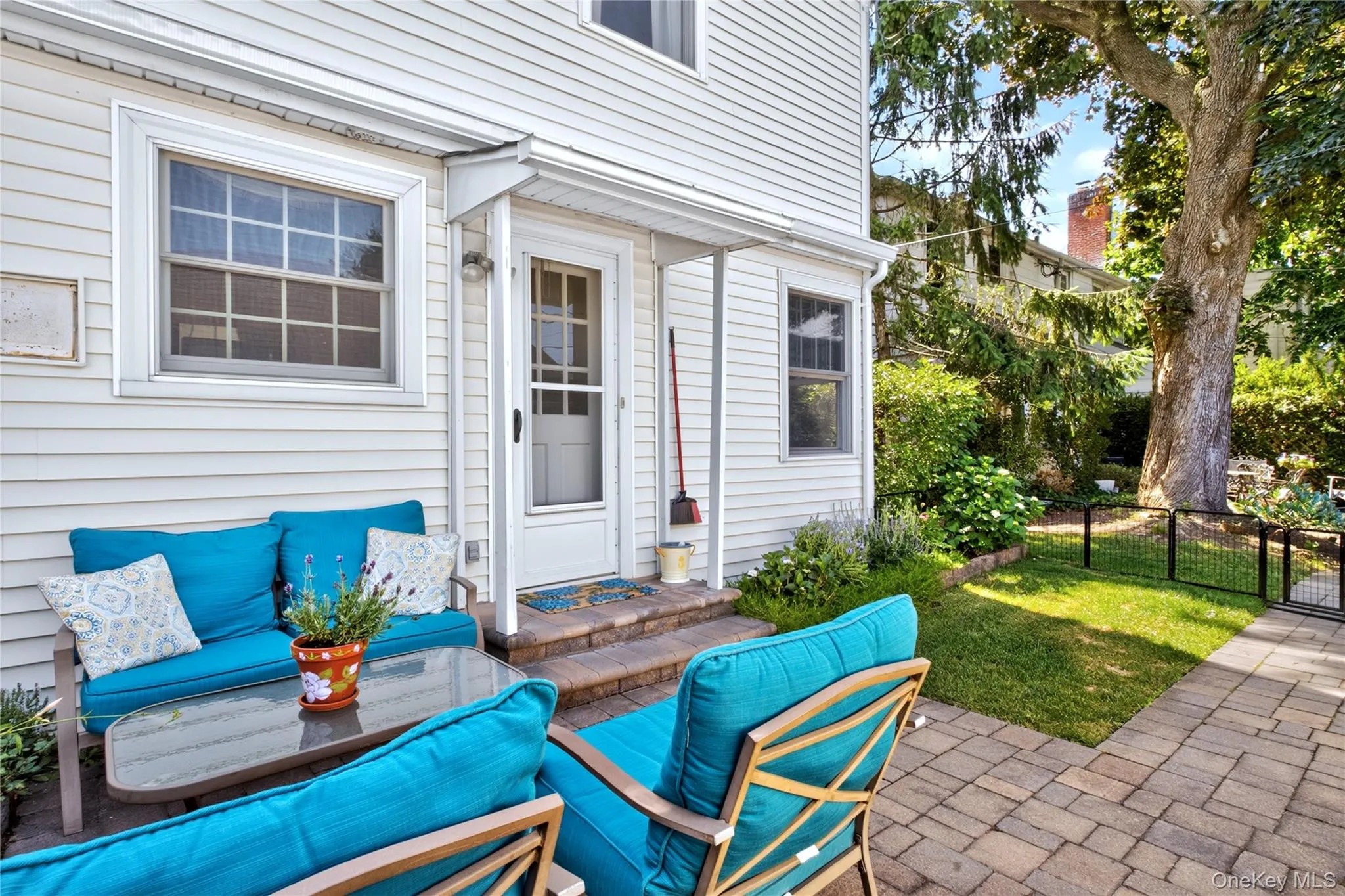 21 Travers Street, North Hempstead, NY, 3 Bedrooms Bedrooms, 5 Rooms Rooms,2 BathroomsBathrooms,Residential Lease,For Rent,Travers,0,KEY1018053 21 Travers Street, North Hempstead, NY, 3 Bedrooms Bedrooms, 5 Rooms Rooms,2 BathroomsBathrooms,Residential Lease,For Rent,Travers,0,KEY1018053