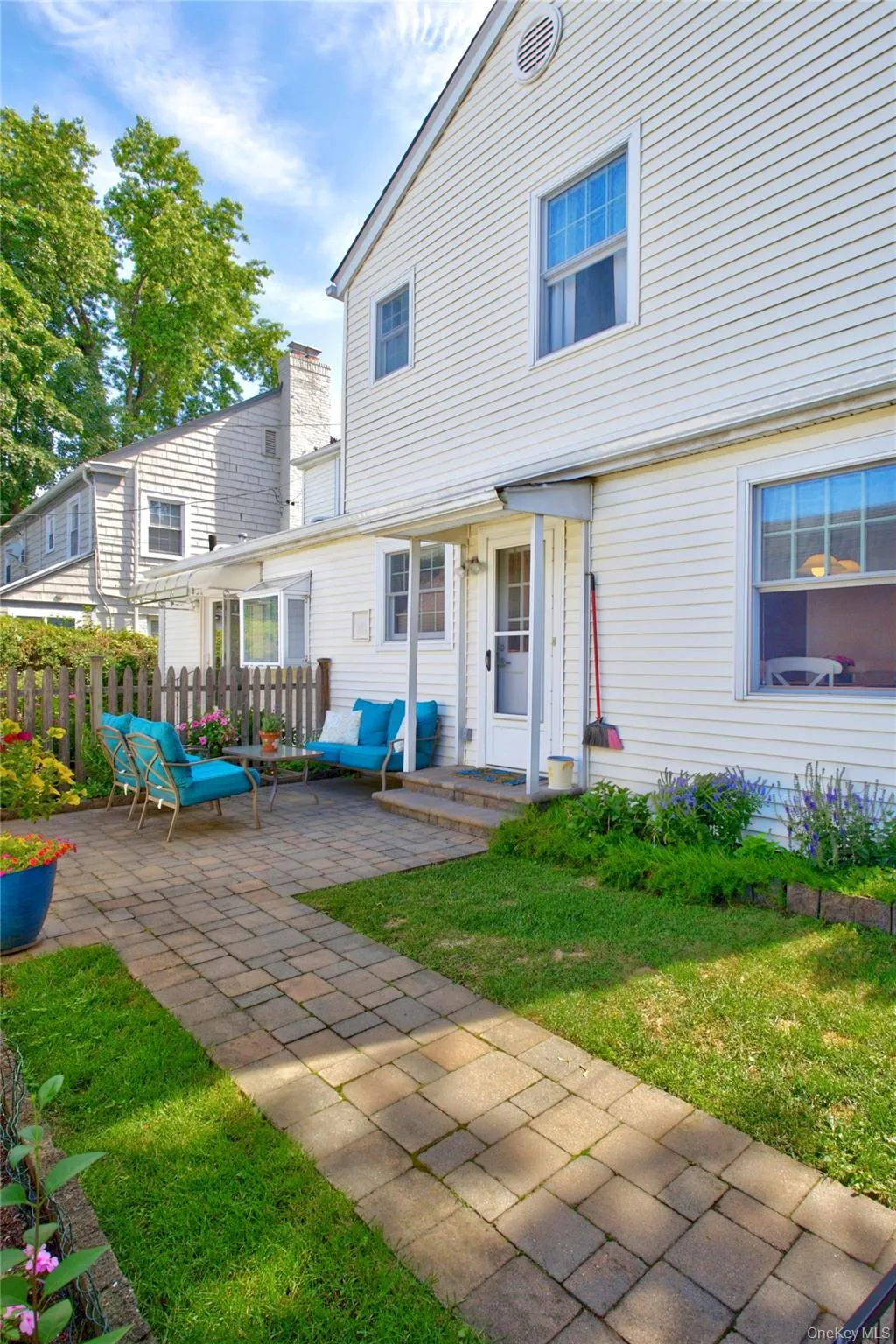 21 Travers Street, North Hempstead, NY, 3 Bedrooms Bedrooms, 5 Rooms Rooms,2 BathroomsBathrooms,Residential Lease,For Rent,Travers,0,KEY1018053 21 Travers Street, North Hempstead, NY, 3 Bedrooms Bedrooms, 5 Rooms Rooms,2 BathroomsBathrooms,Residential Lease,For Rent,Travers,0,KEY1018053