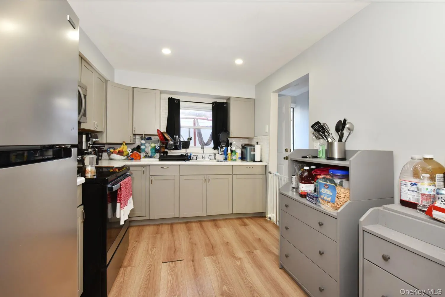 10 Miller Avenue, Islip, NY, 6 Bedrooms Bedrooms, 12 Rooms Rooms,2 BathroomsBathrooms,Residential,For Rent,Miller,0,KEY1018059 10 Miller Avenue, Islip, NY, 6 Bedrooms Bedrooms, 12 Rooms Rooms,2 BathroomsBathrooms,Residential,For Rent,Miller,0,KEY1018059