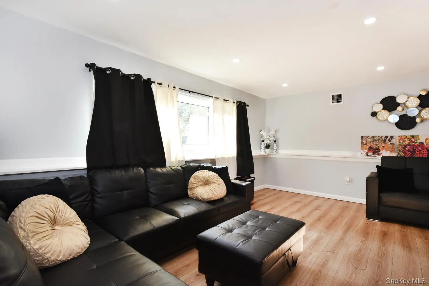 10 Miller Avenue, Islip, NY, 6 Bedrooms Bedrooms, 12 Rooms Rooms,2 BathroomsBathrooms,Residential,For Rent,Miller,0,KEY1018059 10 Miller Avenue, Islip, NY, 6 Bedrooms Bedrooms, 12 Rooms Rooms,2 BathroomsBathrooms,Residential,For Rent,Miller,0,KEY1018059