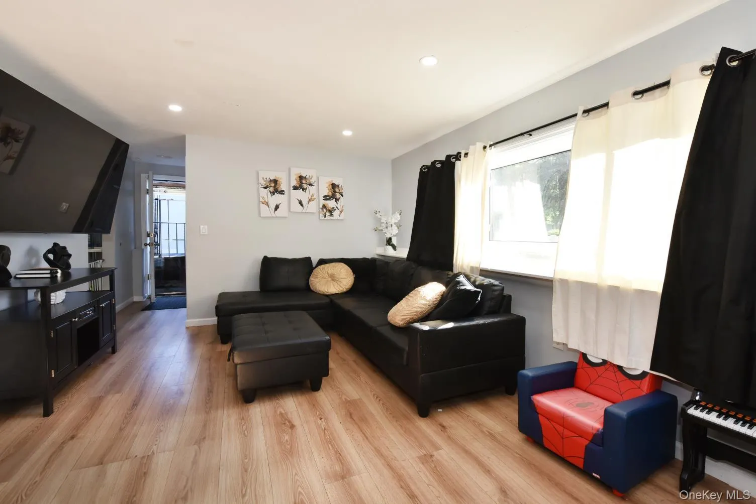 10 Miller Avenue, Islip, NY, 6 Bedrooms Bedrooms, 12 Rooms Rooms,2 BathroomsBathrooms,Residential,For Rent,Miller,0,KEY1018059 10 Miller Avenue, Islip, NY, 6 Bedrooms Bedrooms, 12 Rooms Rooms,2 BathroomsBathrooms,Residential,For Rent,Miller,0,KEY1018059